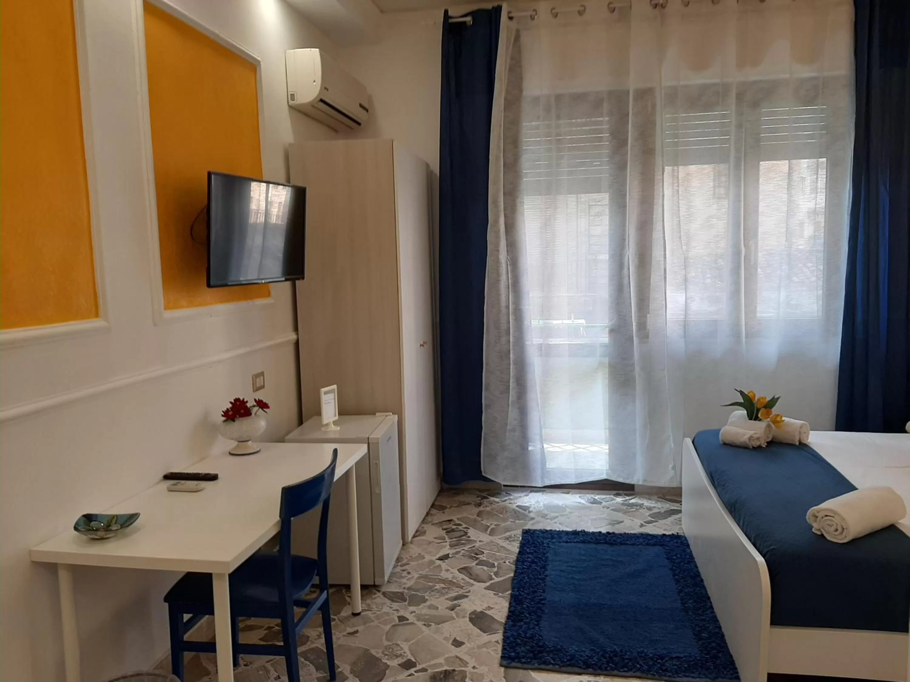 TV/Entertainment Center in Politeama Center