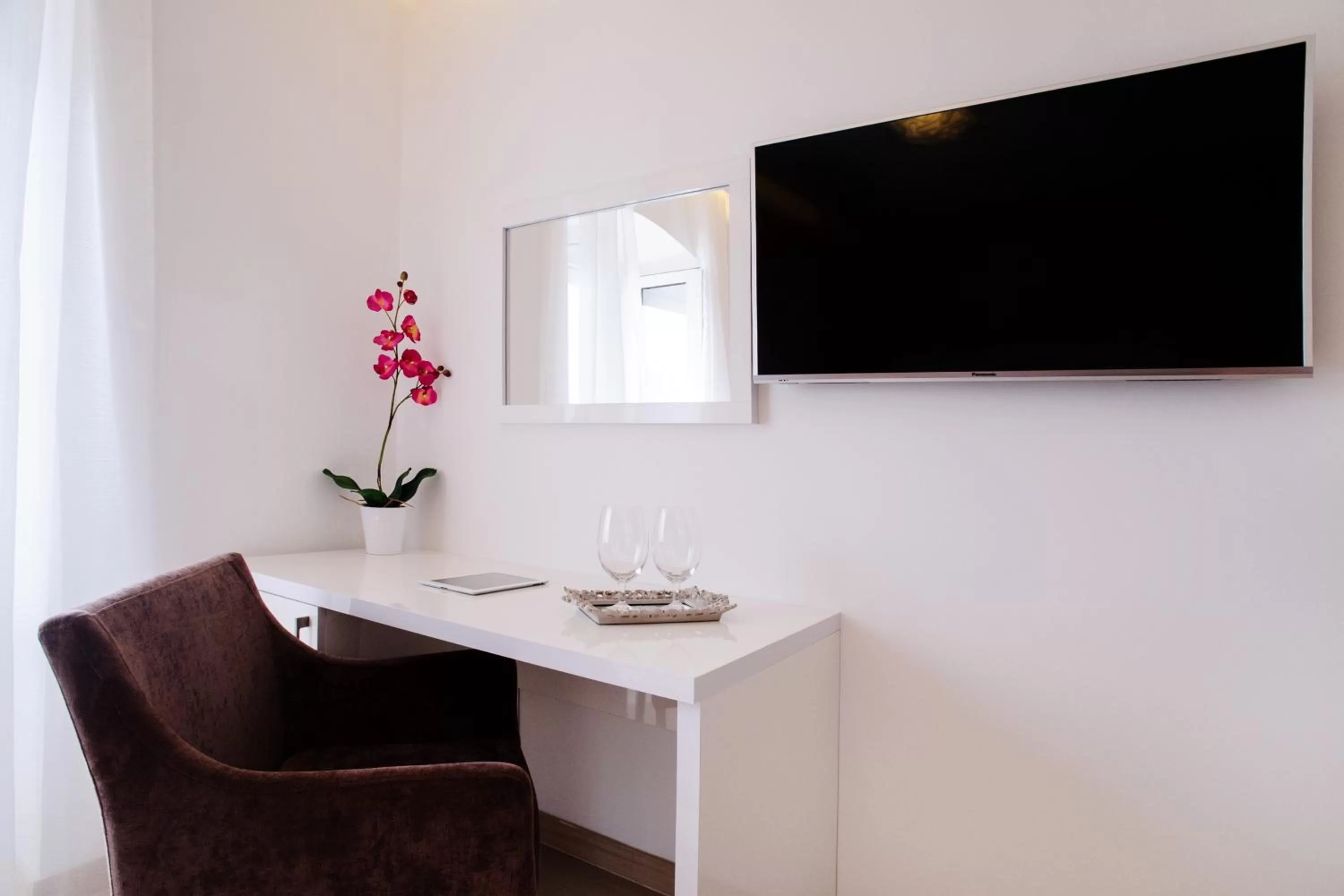 TV and multimedia, TV/Entertainment Center in Luxury rooms Skystar-Split