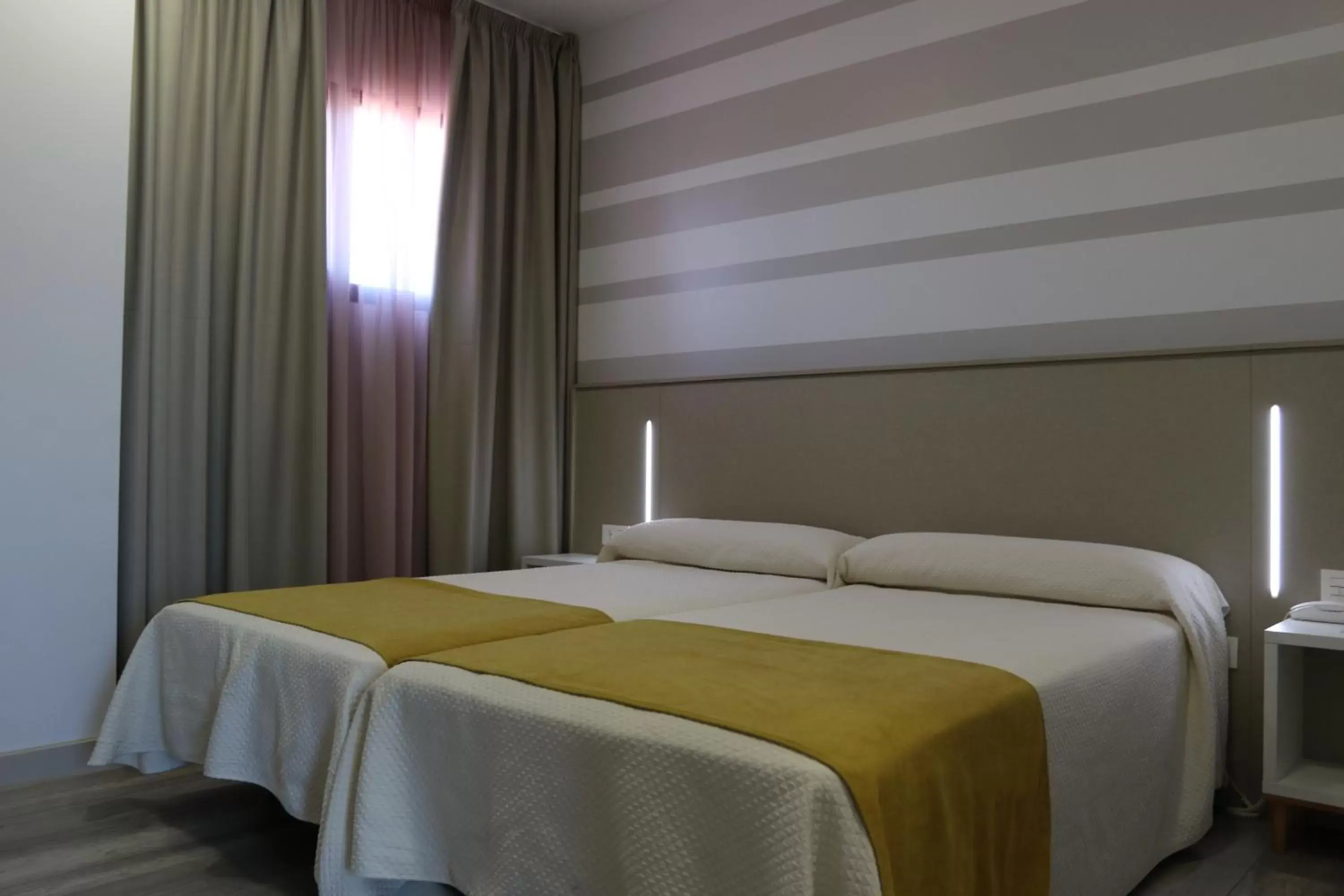 Twin Room - Disability Access in Hotel Leo Twin Room - Disability Access in Hotel Leo