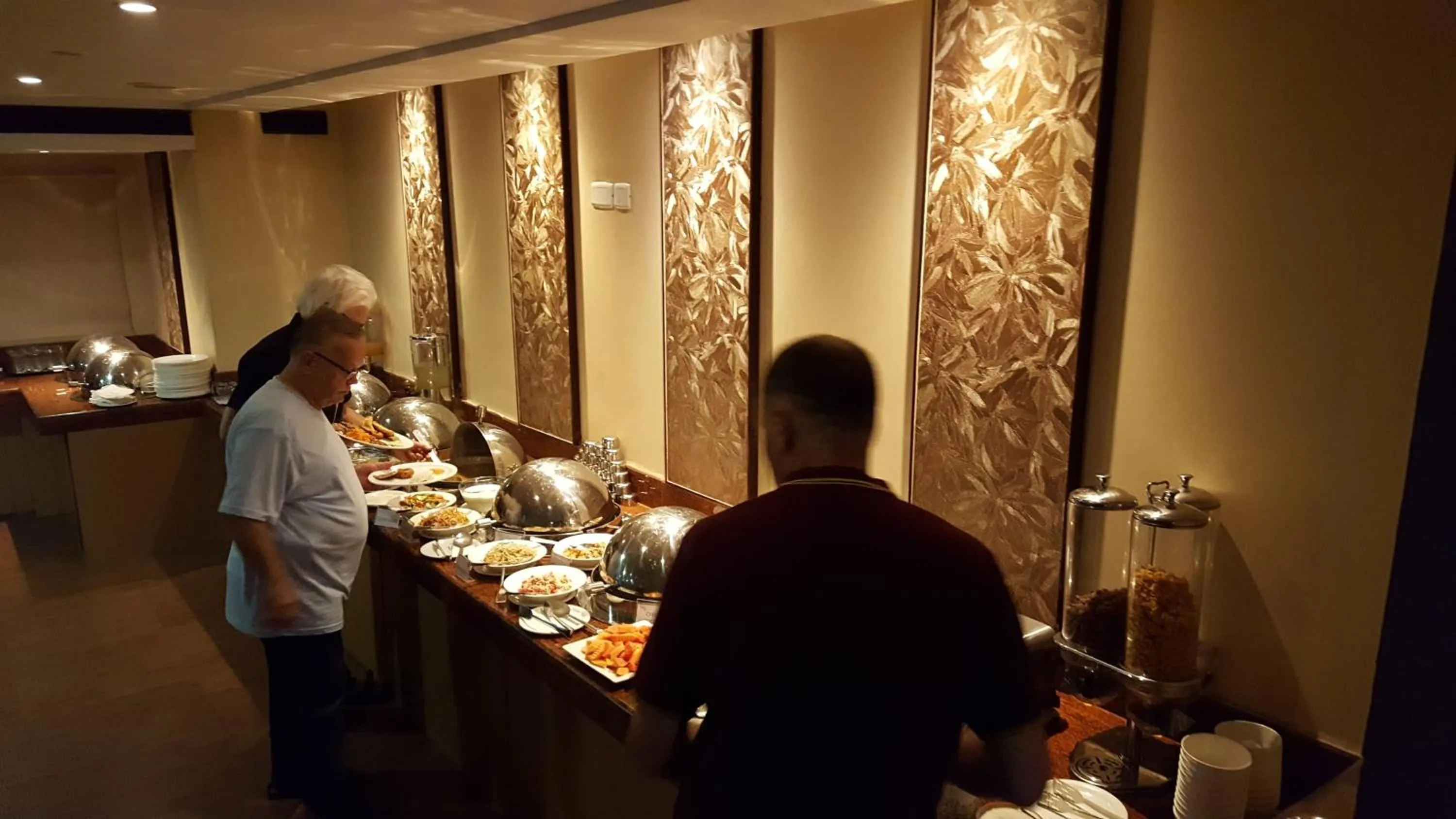 Continental breakfast in Hotel Winsar Park