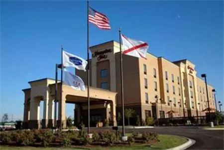 Property building in Hampton Inn Calera