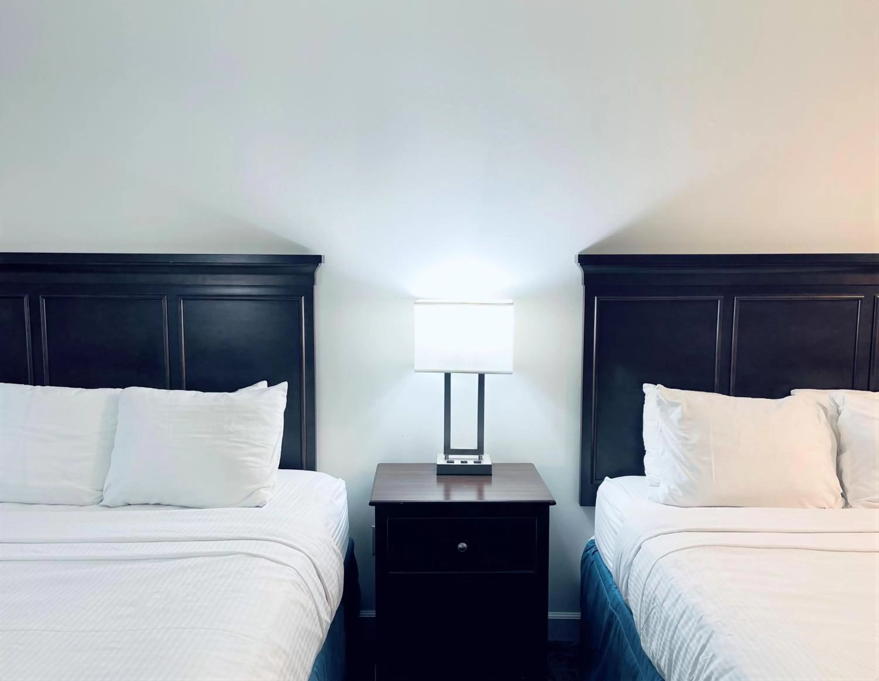 Superior Queen Room with Two Queen Beds in University Park Inn & Suites