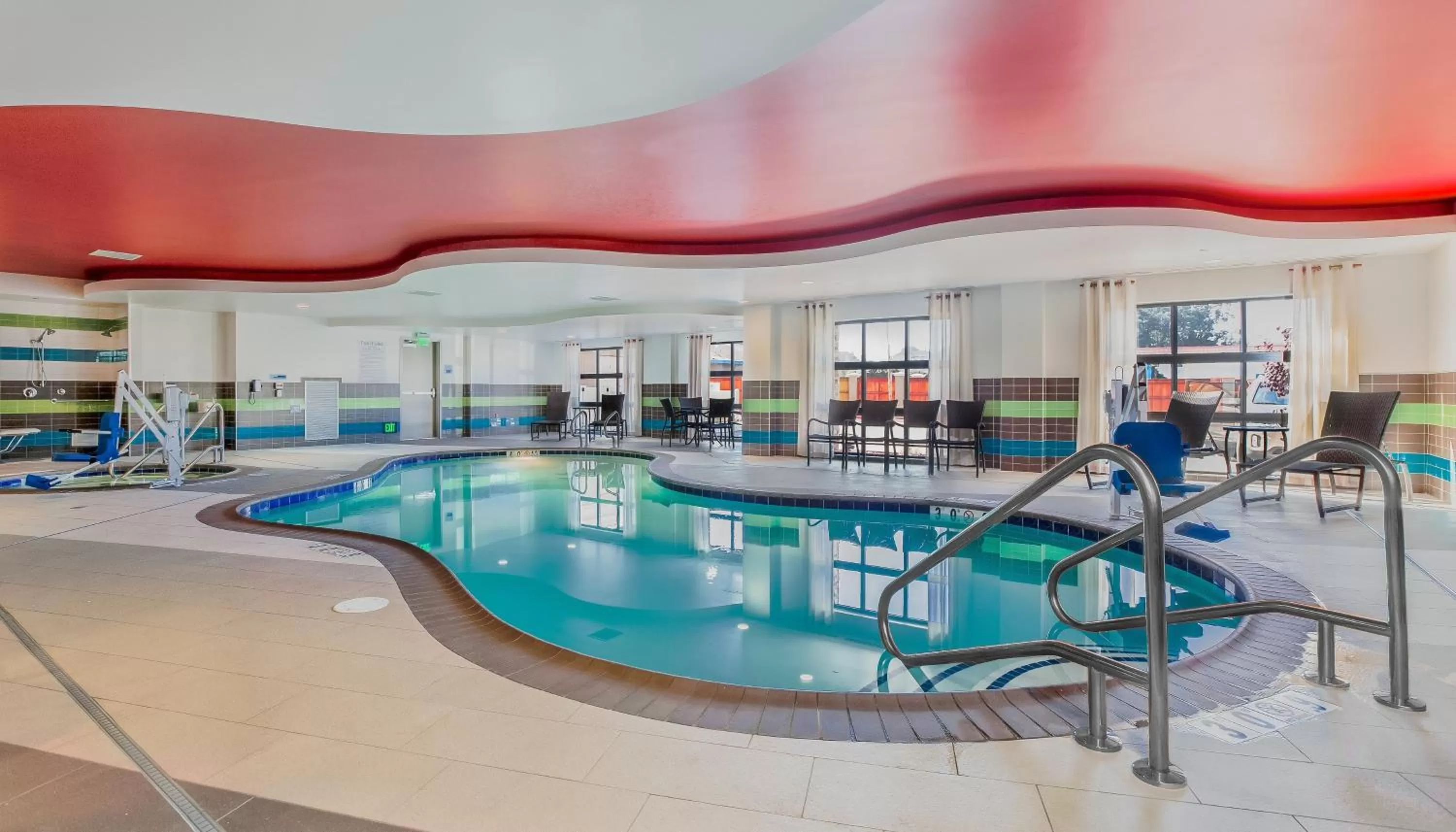 Swimming pool in Holiday Inn Express & Suites Eureka by IHG