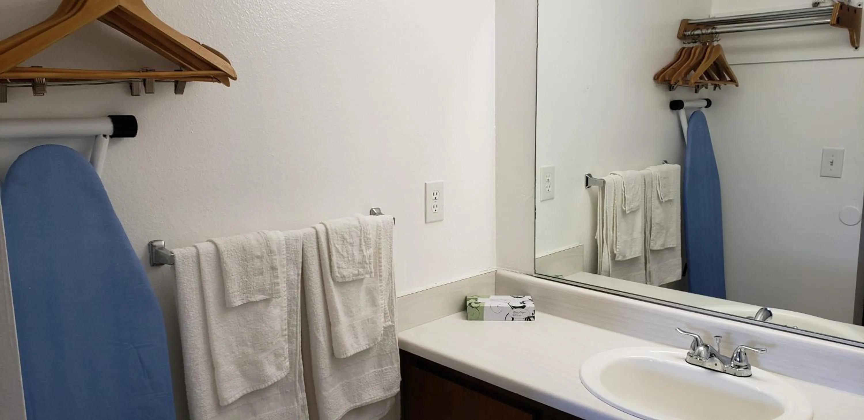 Bathroom in Pacific Inn