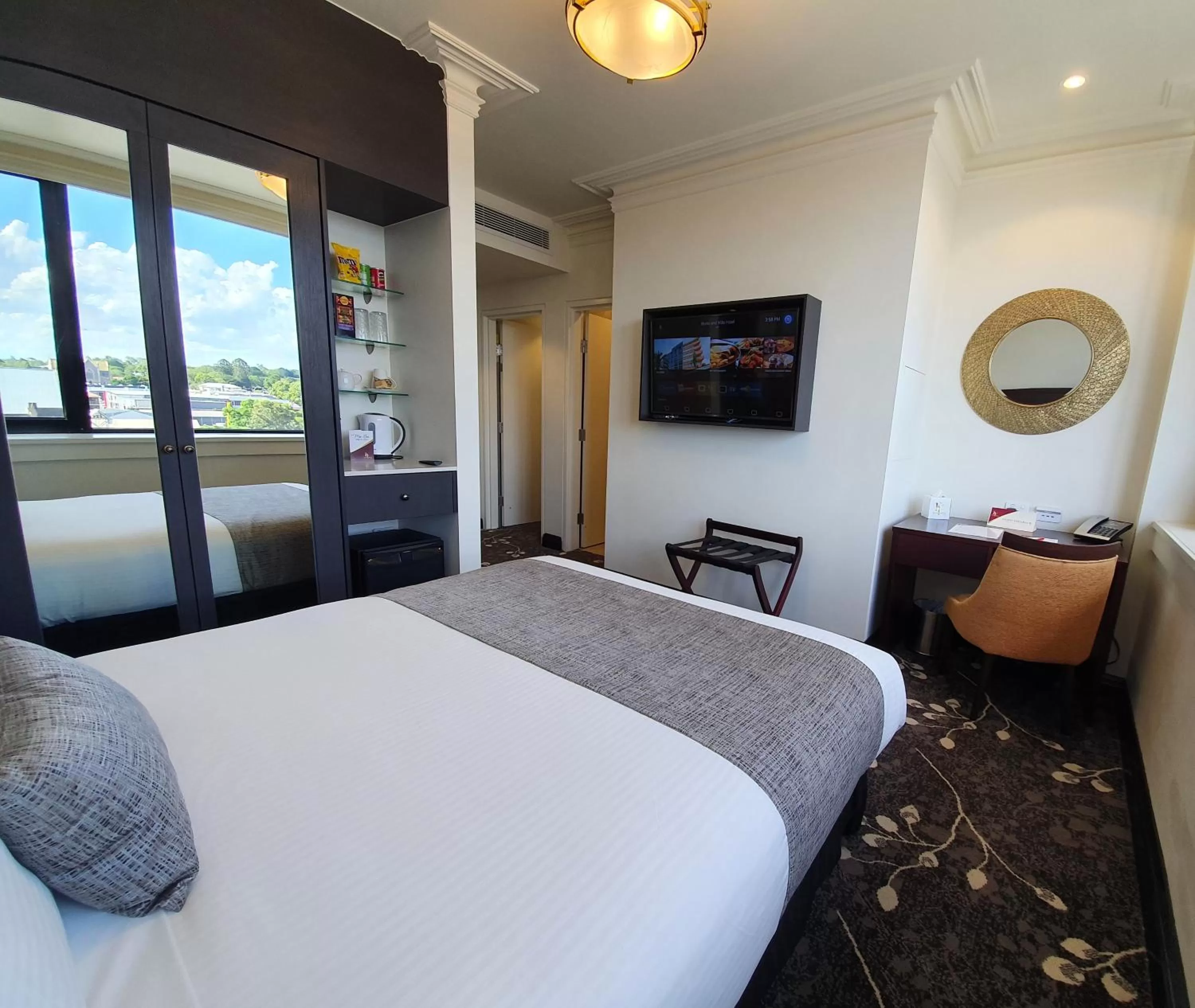 Bed in Burke and Wills Hotel Toowoomba