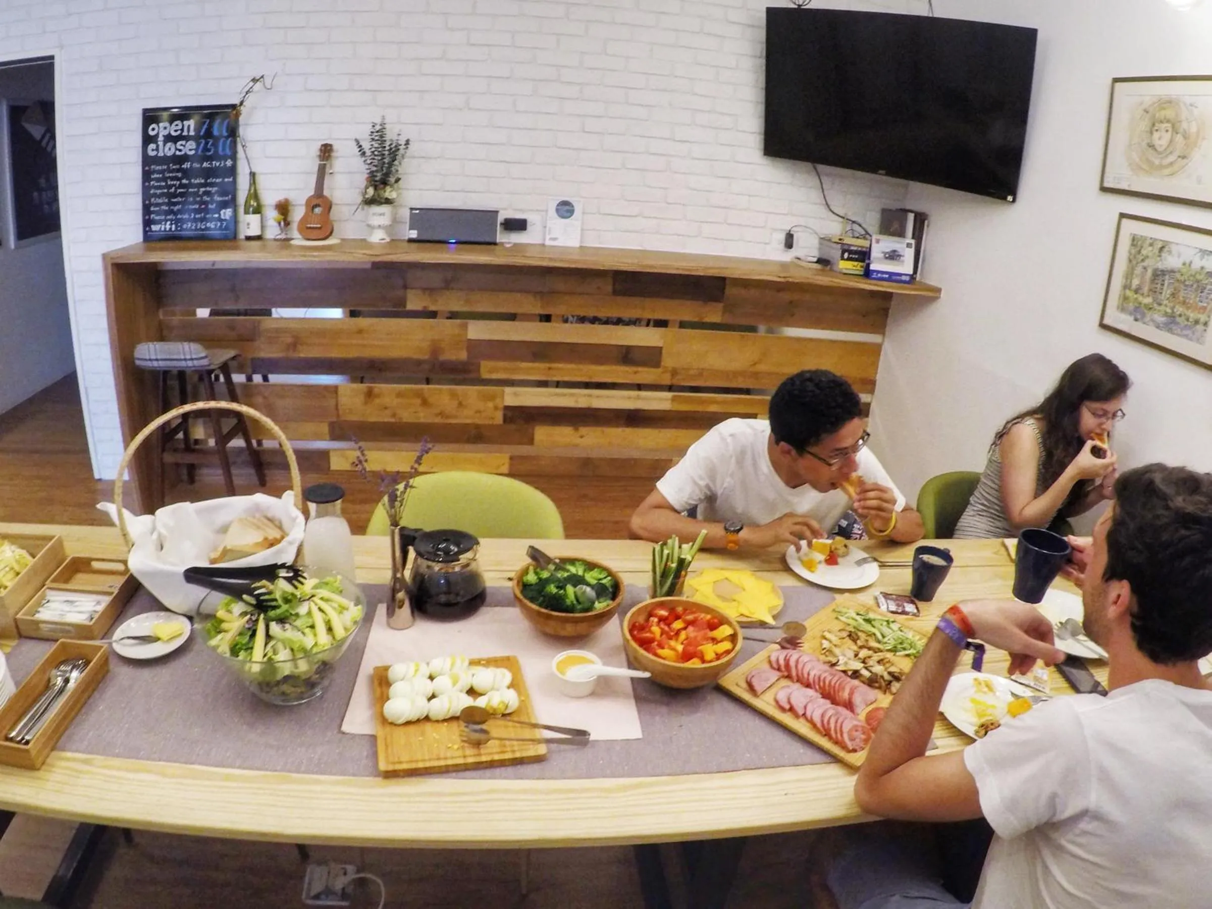 Buffet breakfast in Master Chitow Hostel