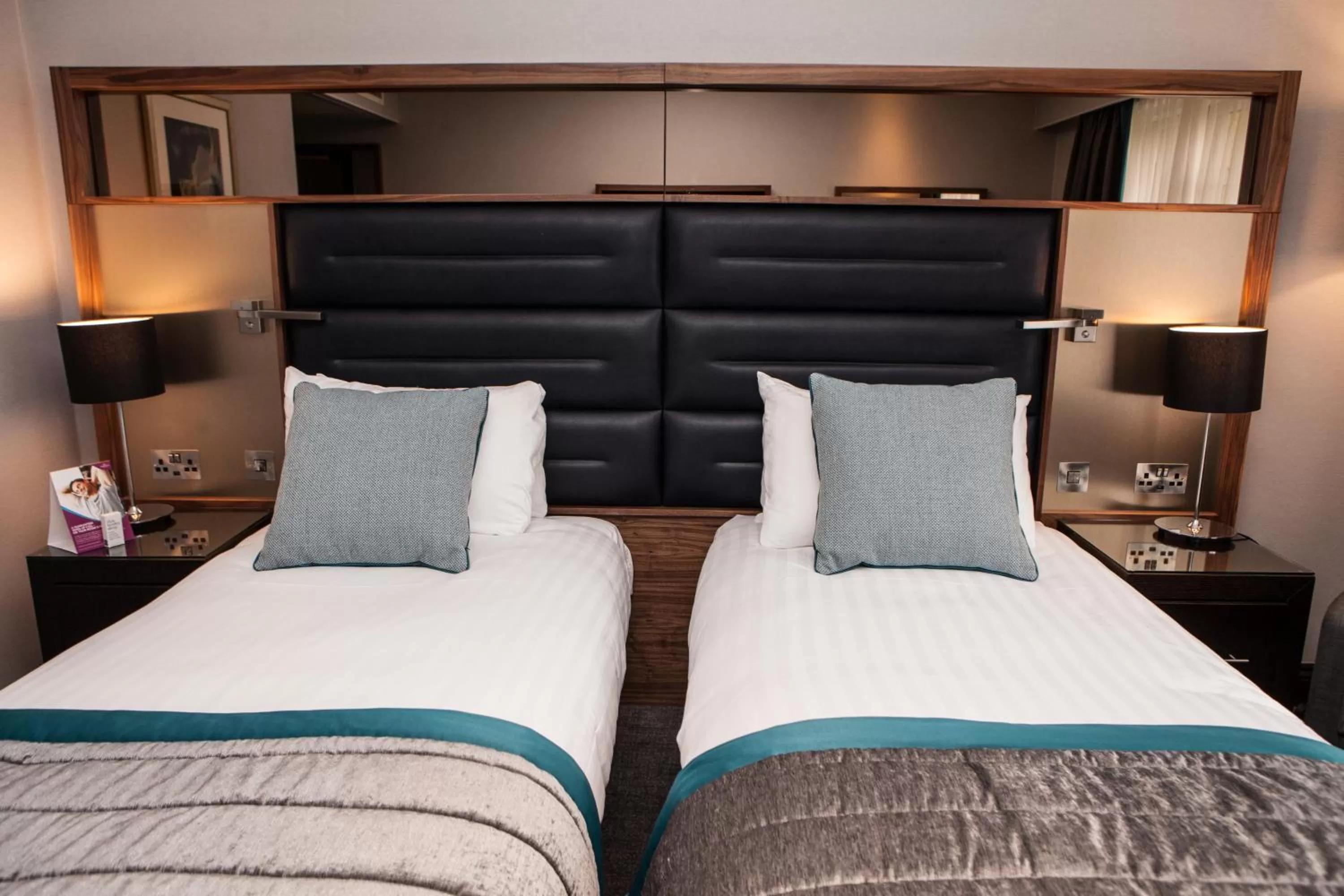 Double or Twin Room in Elite Venue Selection Felbridge - Gatwick