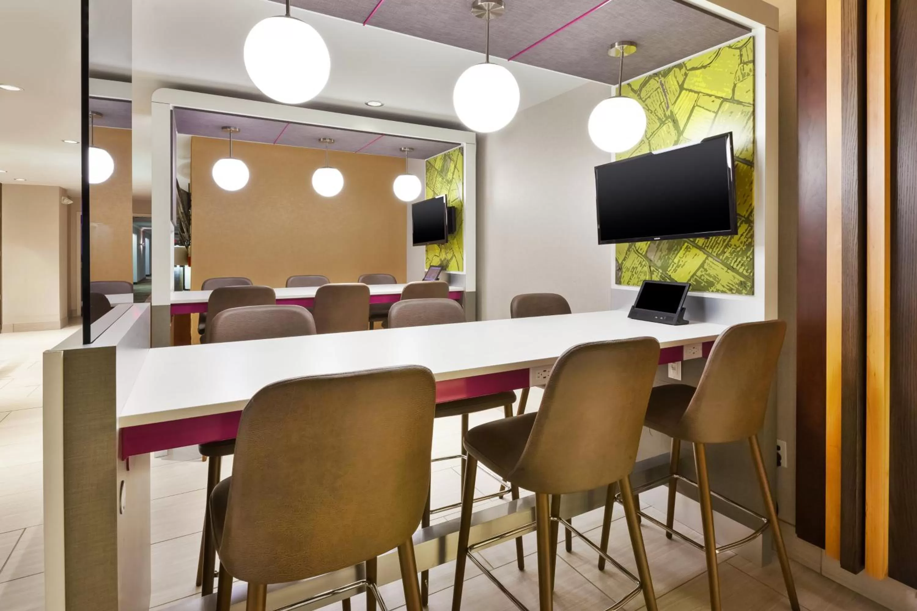 Property building in Crowne Plaza Dulles Airport by IHG