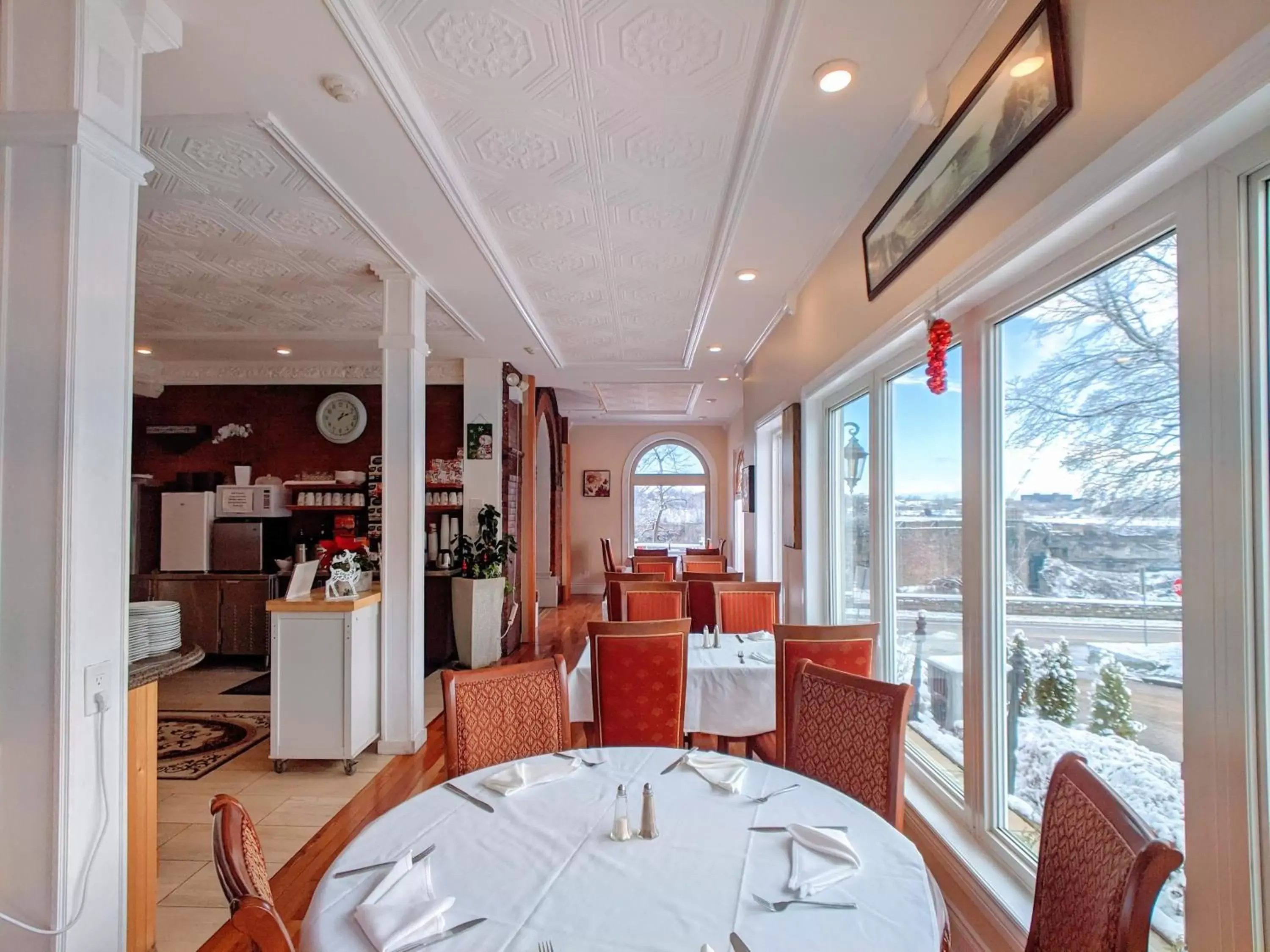 Deluxe King Room in Niagara Grandview Boutique Hotel Deluxe King Room in Niagara Grandview Boutique Hotel