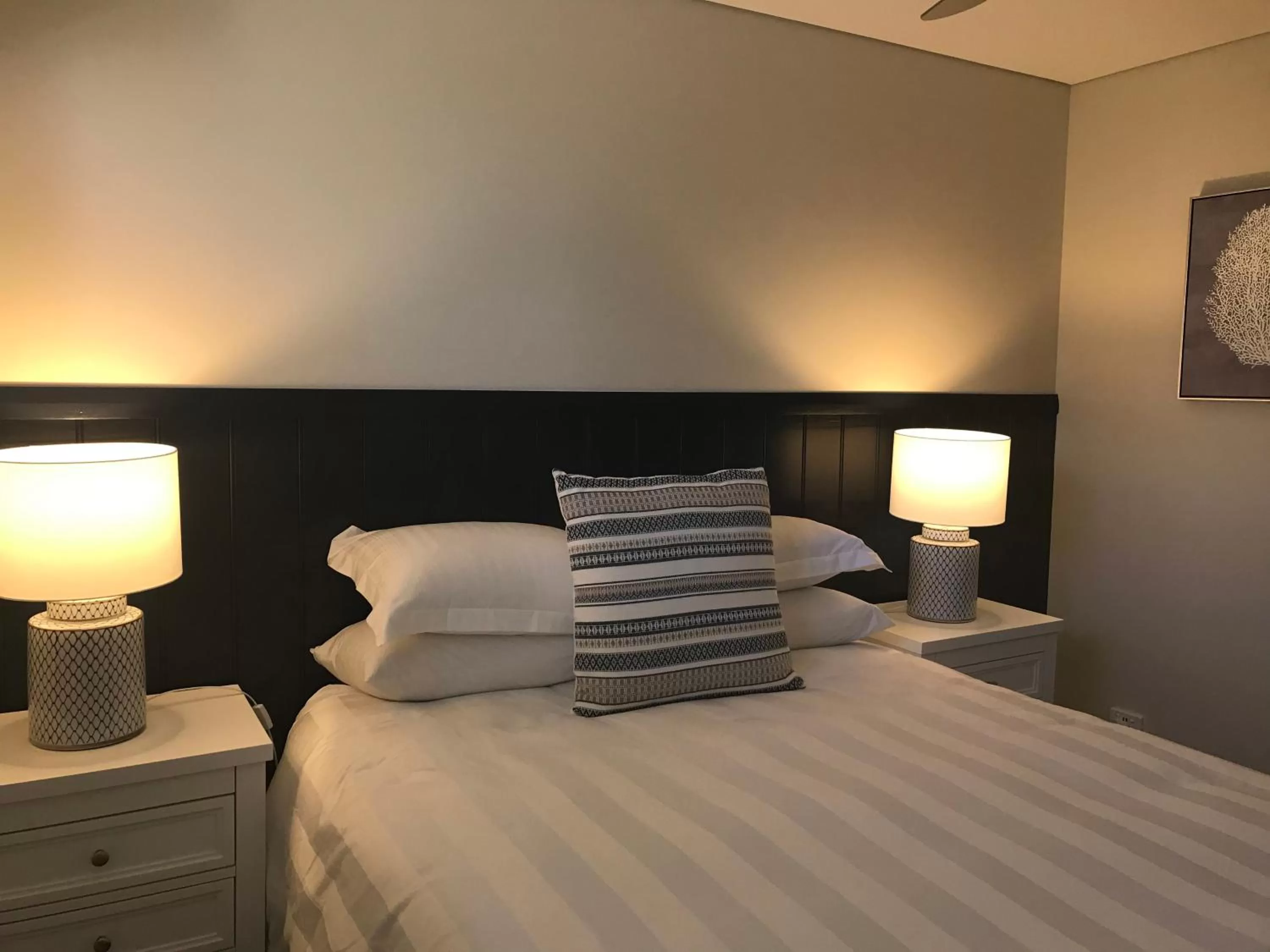 Bedroom, Bed in Inn Scone