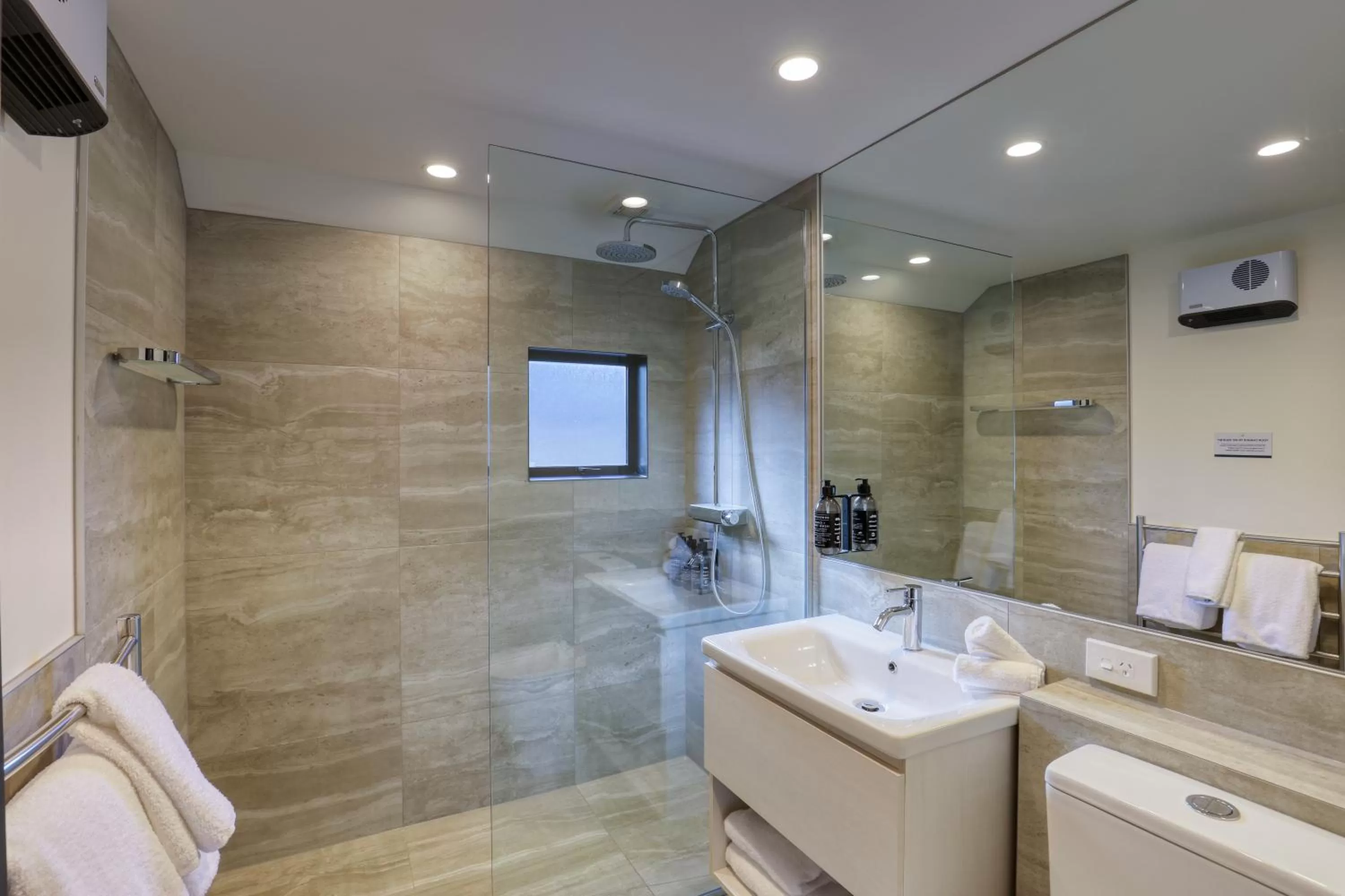 Bathroom in Garden Court Suites & Apartments