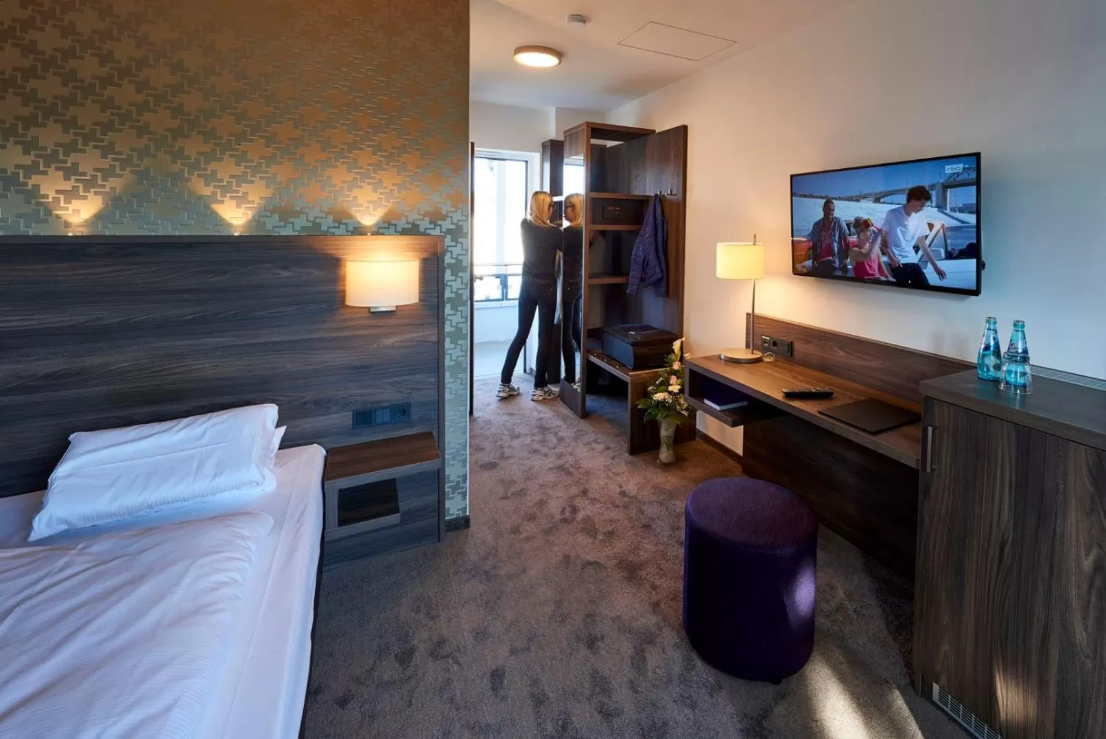 TV/Entertainment Center in Hotel Mühlenhof Lollar