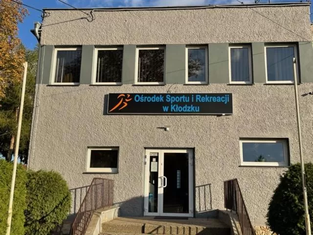 Facade/entrance, Property Building in Dom Wycieczkowy "Na stadionie"