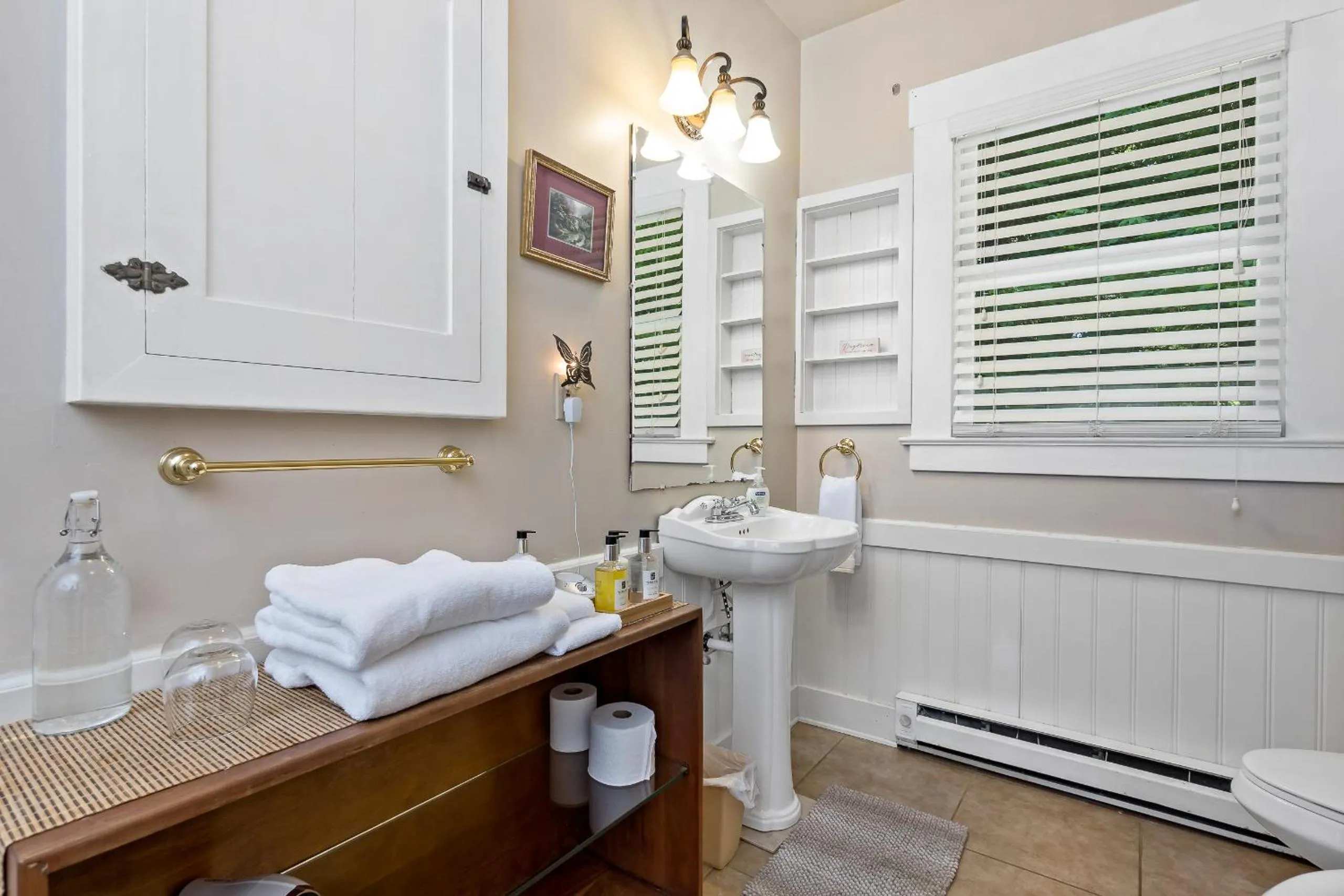 Bathroom in Mountain Meadows Inn & Chalet Suites