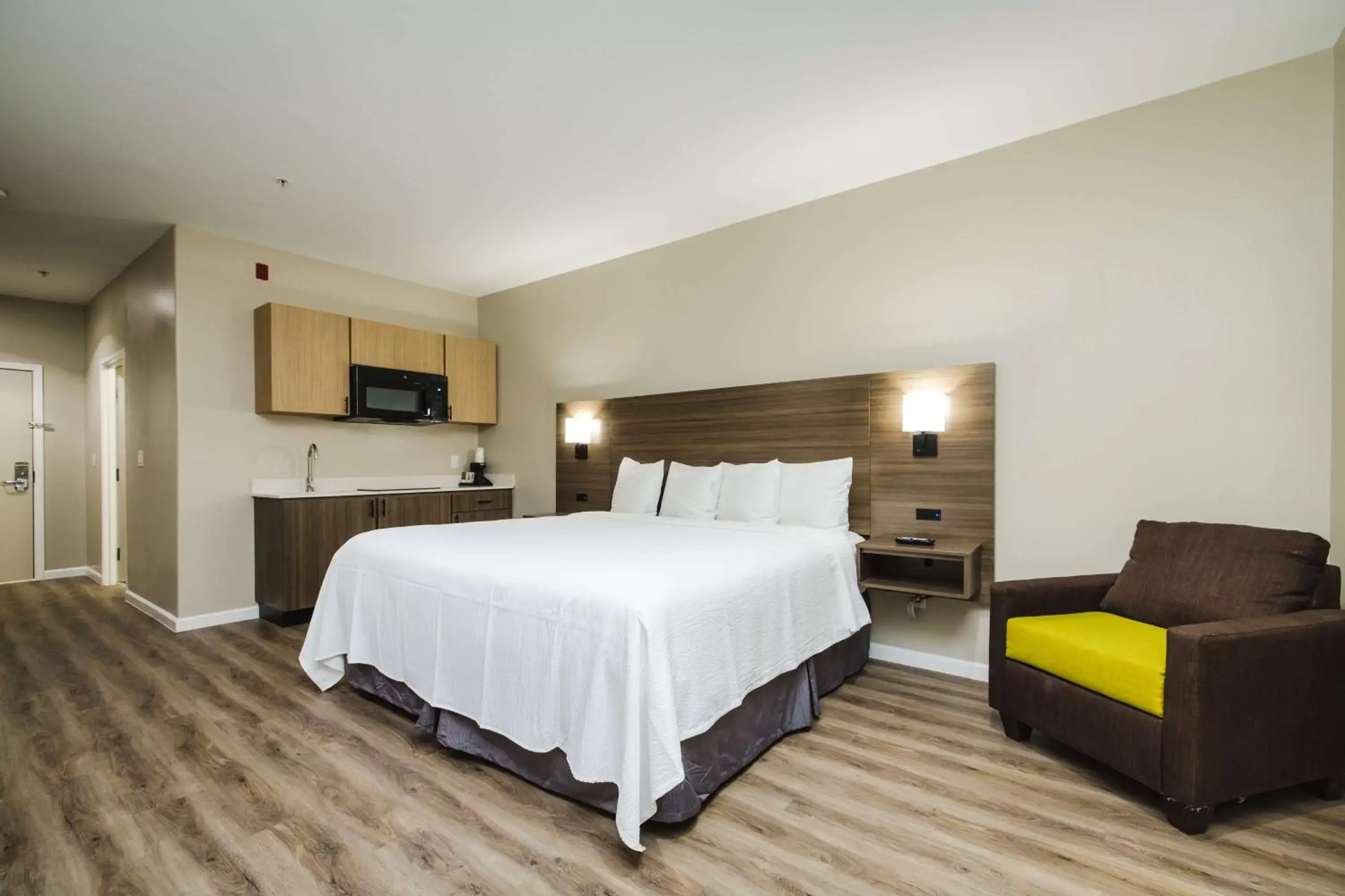 King Room with Roll-In Shower - Disability Access/Non-Smoking in SureStay Studio by Best Western Conroe Downtown King Room with Roll-In Shower - Disability Access/Non-Smoking in SureStay Studio by Best Western Conroe Downtown