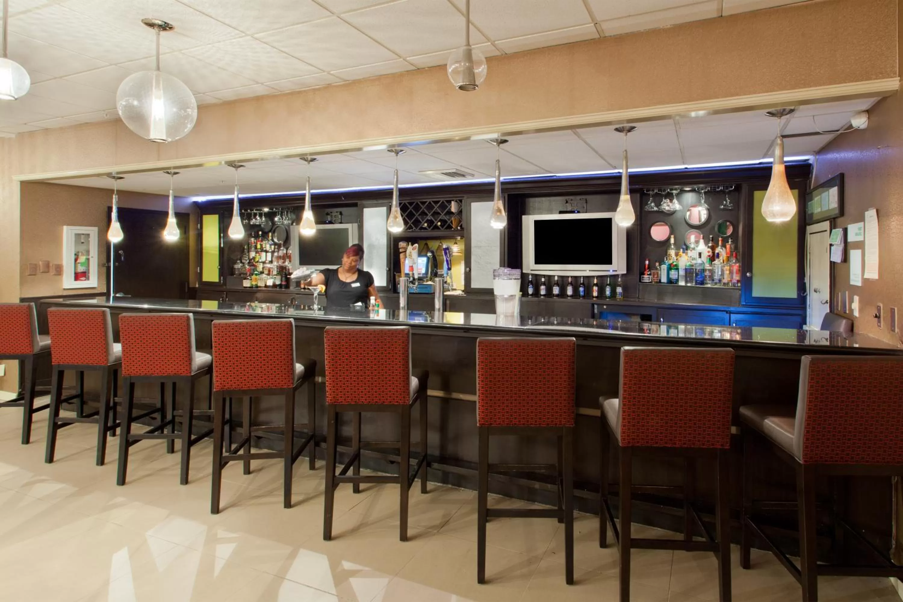 Lounge or bar in Holiday Inn Shreveport Downtown by IHG