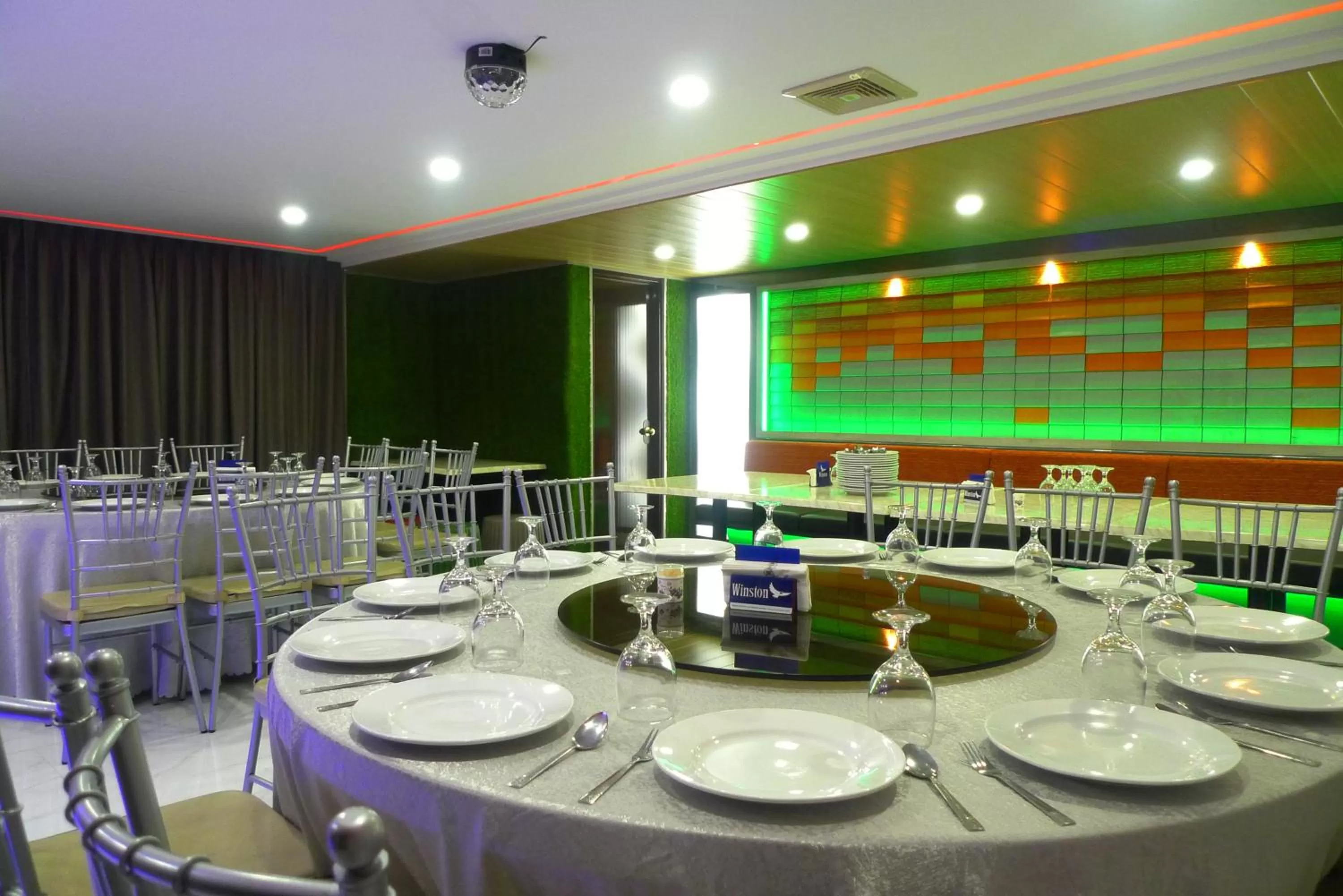 Restaurant/places to eat in Star Plaza Hotel