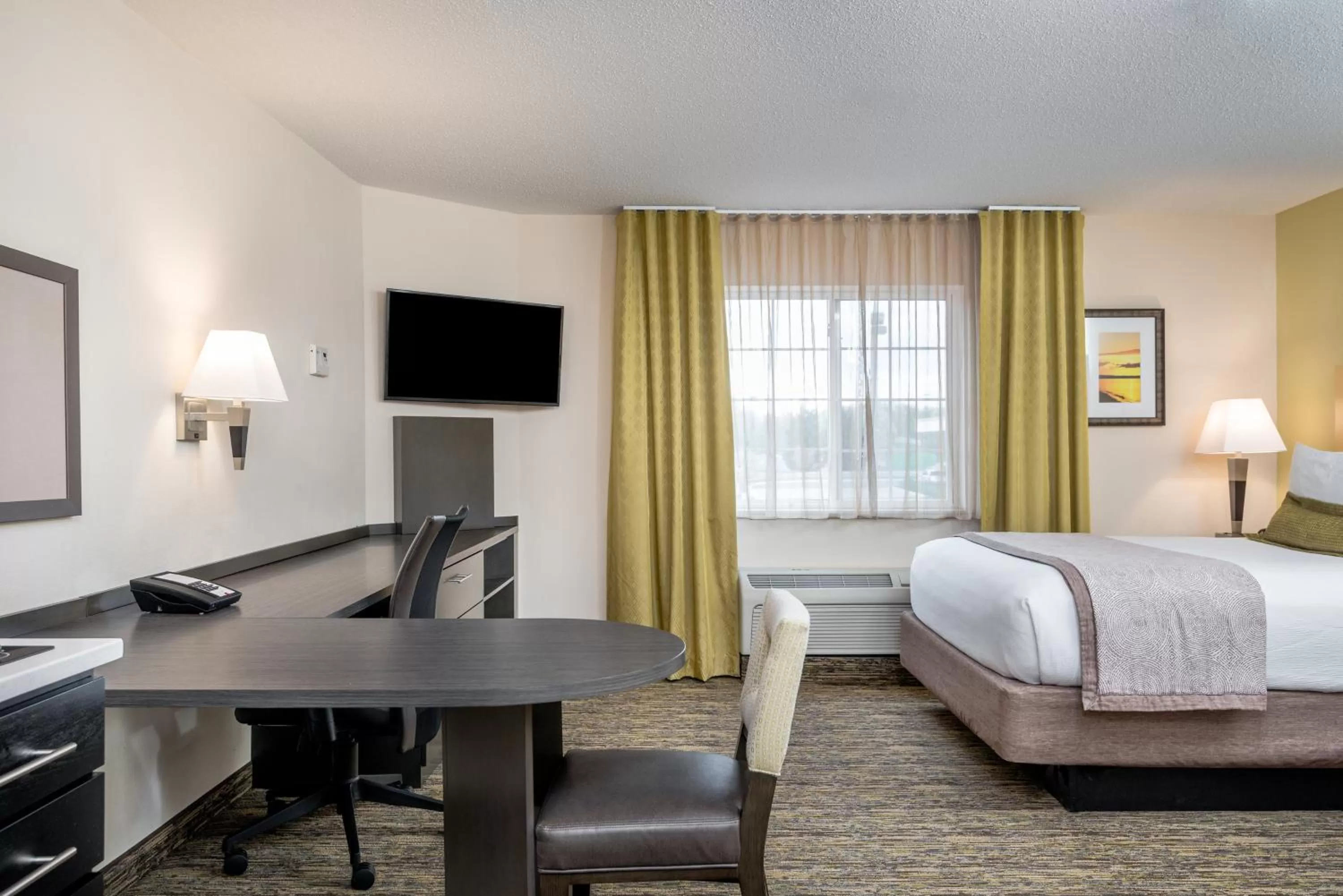 Photo of the whole room, Bed in Candlewood Suites Sterling by IHG