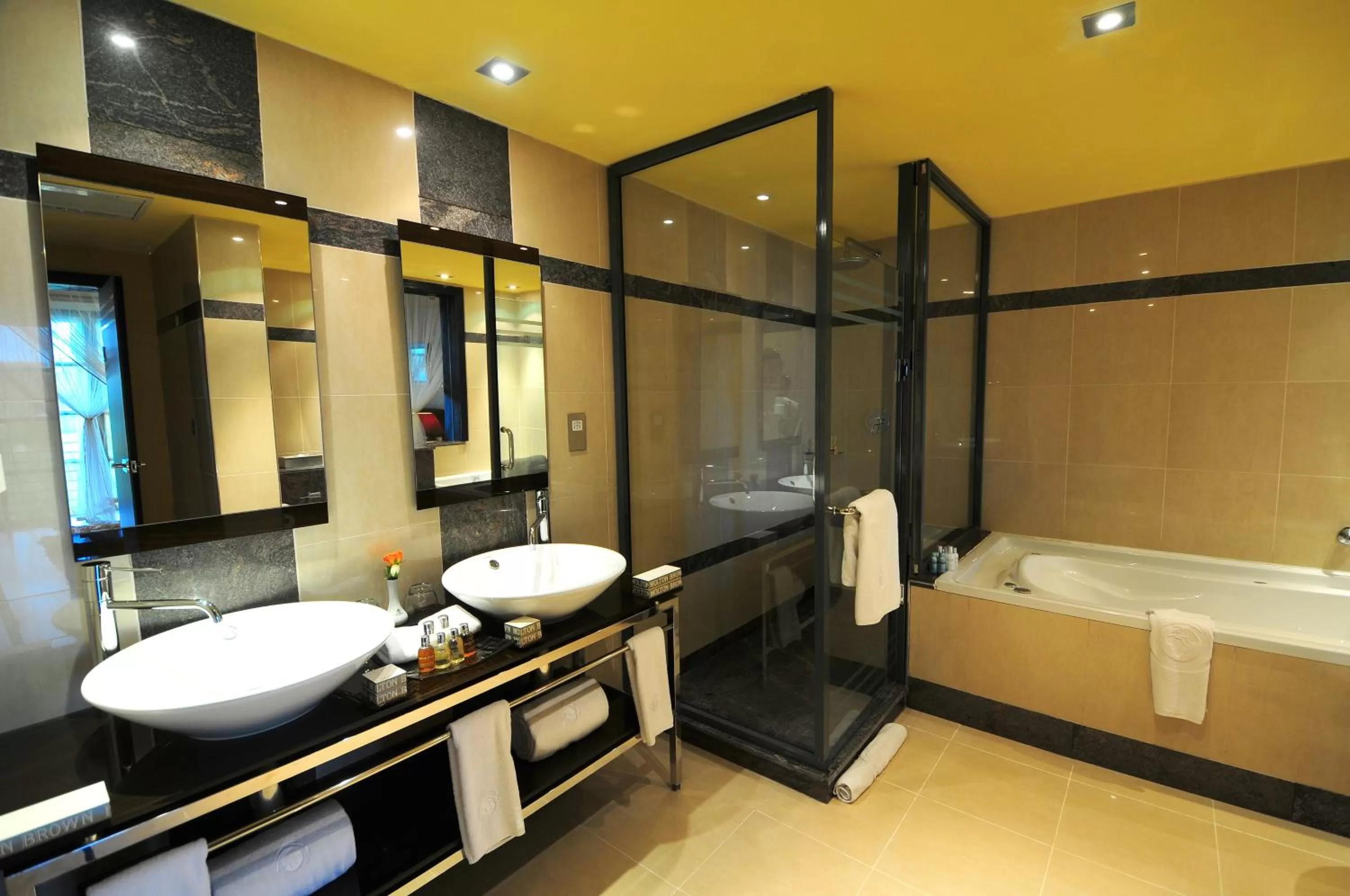 Bathroom in Speke Resort and Conference Center