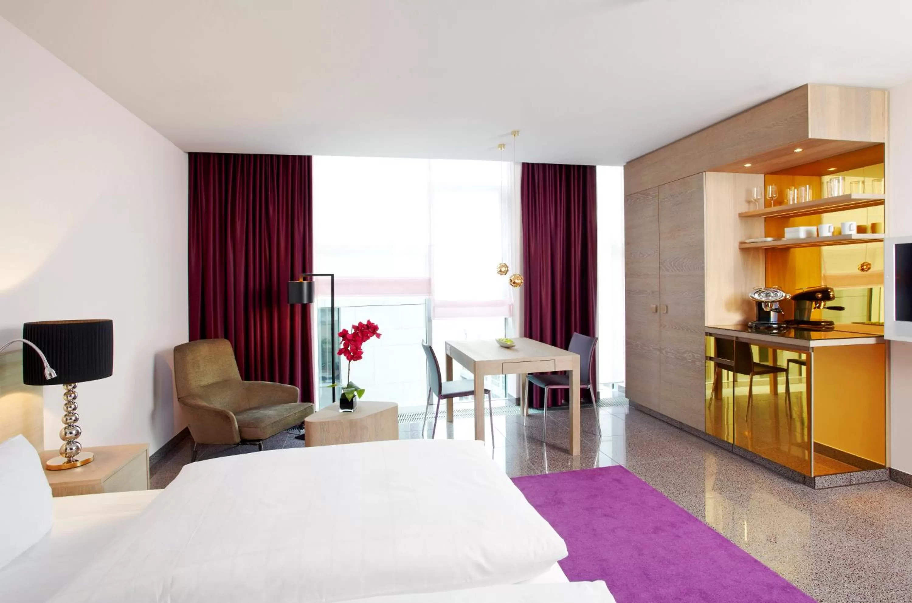 Photo of the whole room in abito Suites