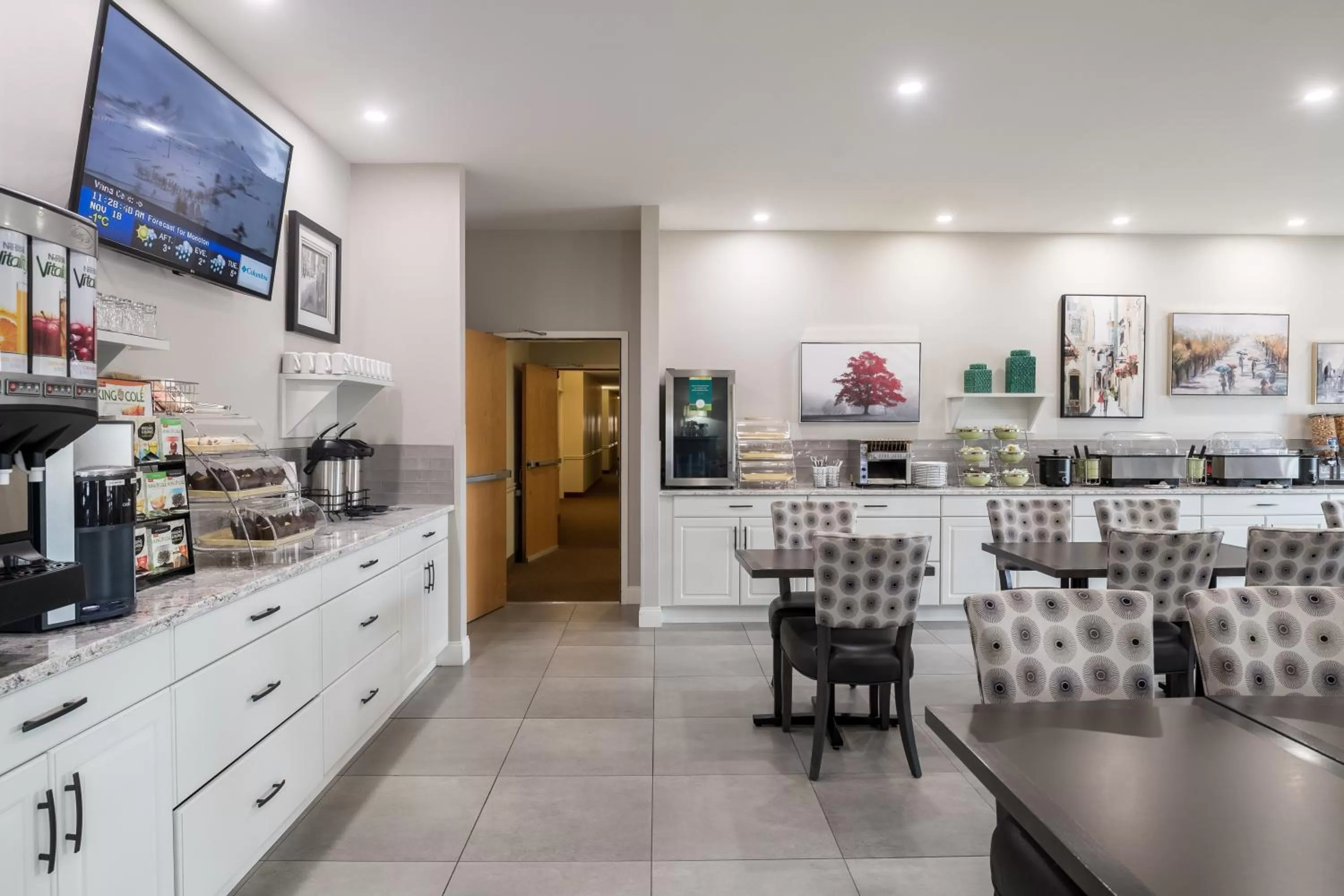 Breakfast in Amsterdam Inn & Suites Moncton