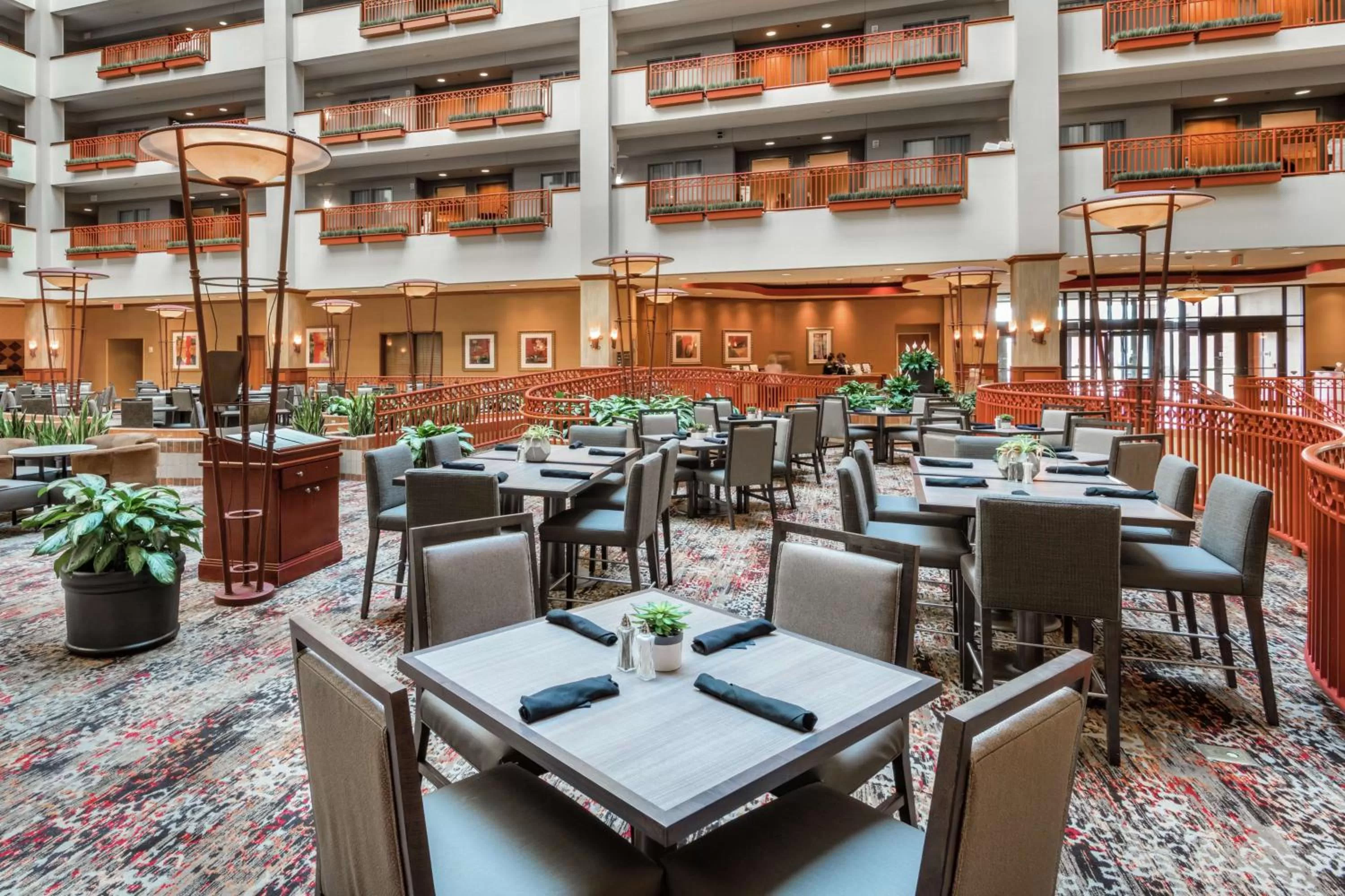 Lobby or reception in Embassy Suites by Hilton Saint Louis Saint Charles