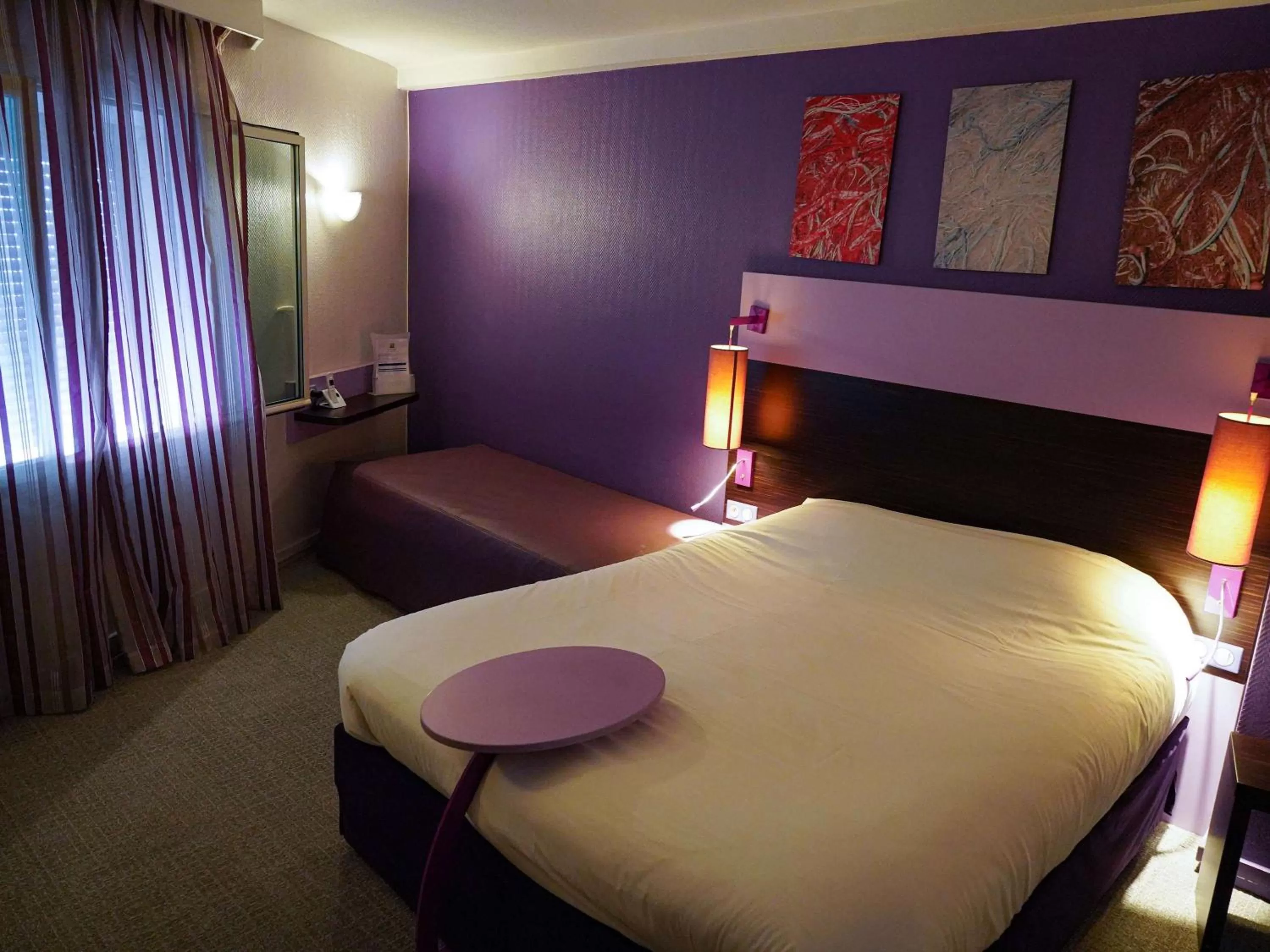 Photo of the whole room, Bed in ibis Styles Marseille Centre Prado Place Castellane