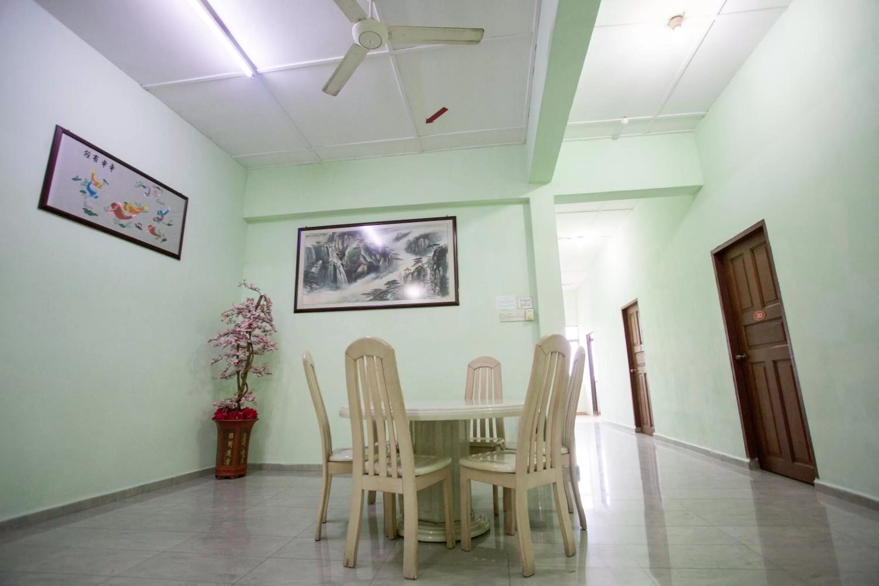 Dining Area in Hotel Comfort Inn