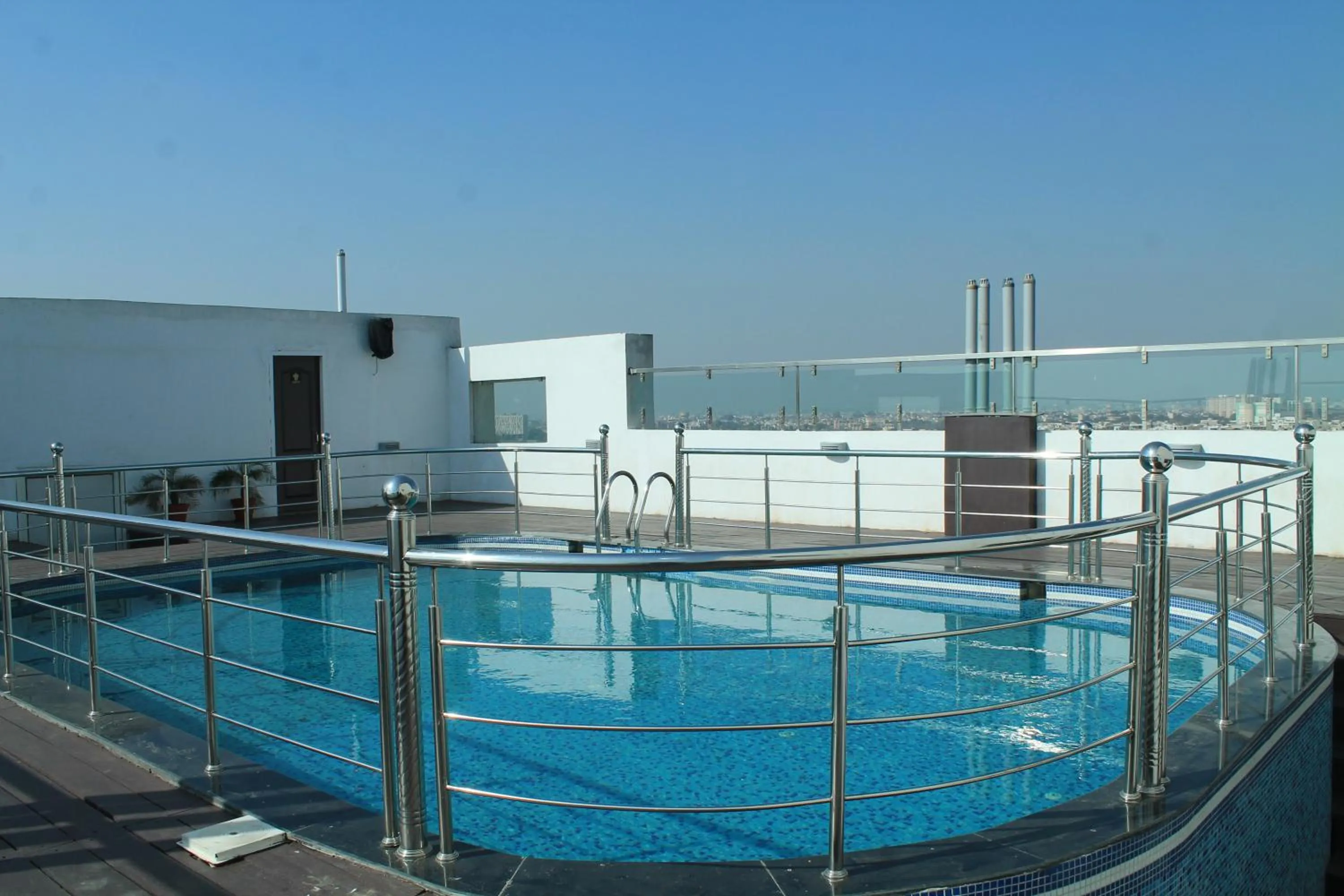 Swimming pool in The Park Classic