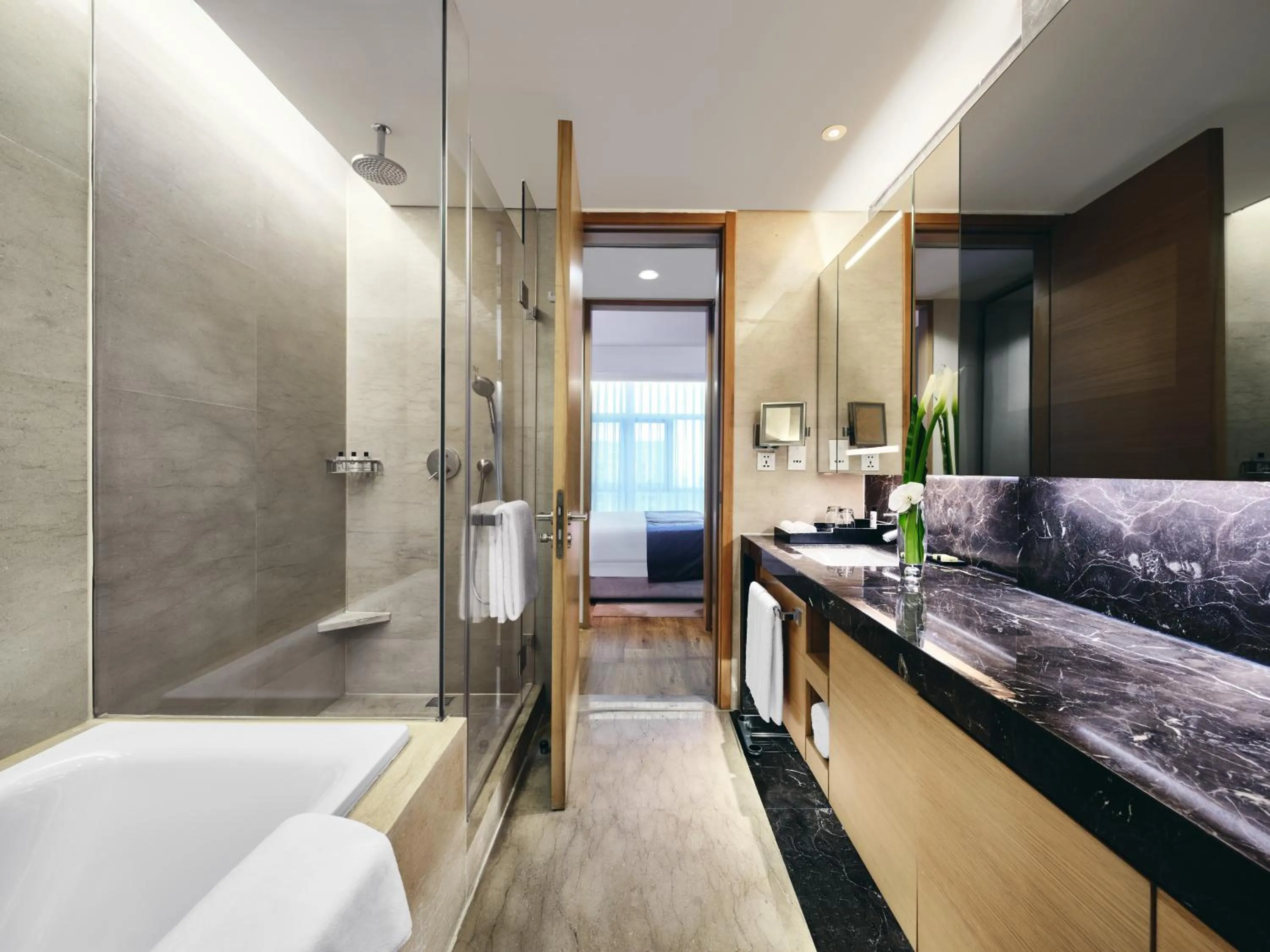 Bathroom, Kitchen/Kitchenette in Intercontinental Residences Chengdu City Center