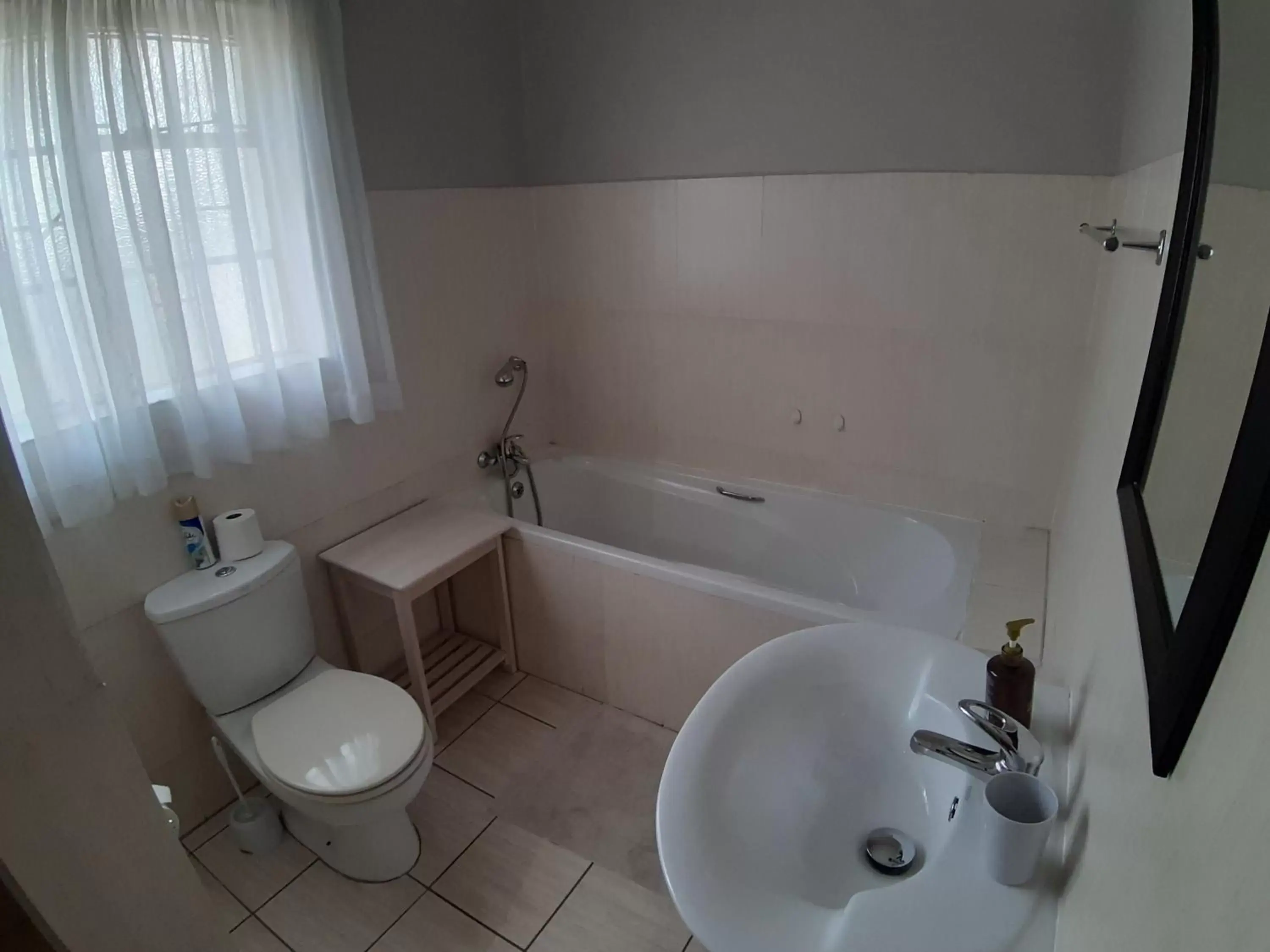 Bathroom in Porterhouse Eleven Bathroom in Porterhouse Eleven