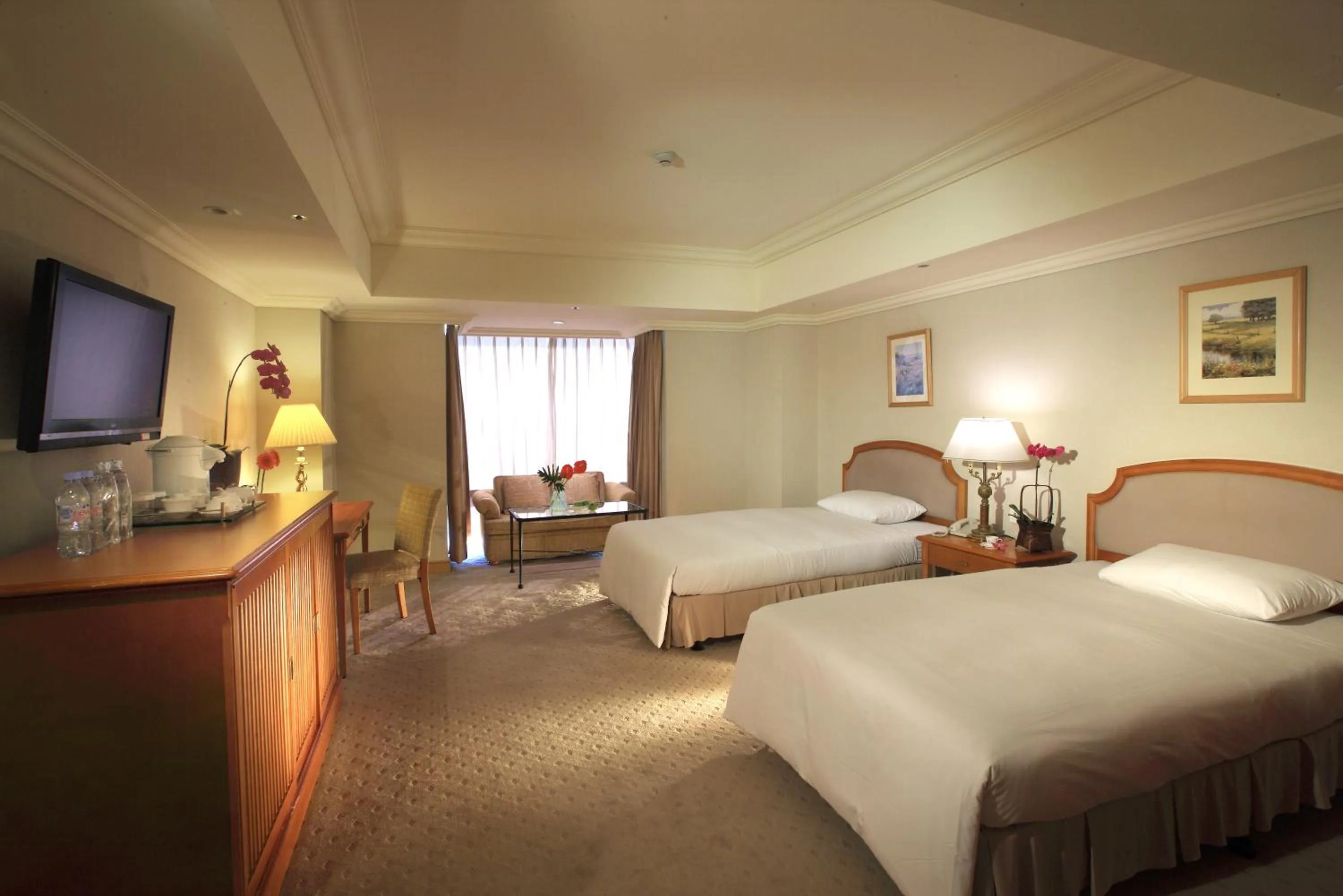 Photo of the whole room, Bed in Han Hsien International Hotel