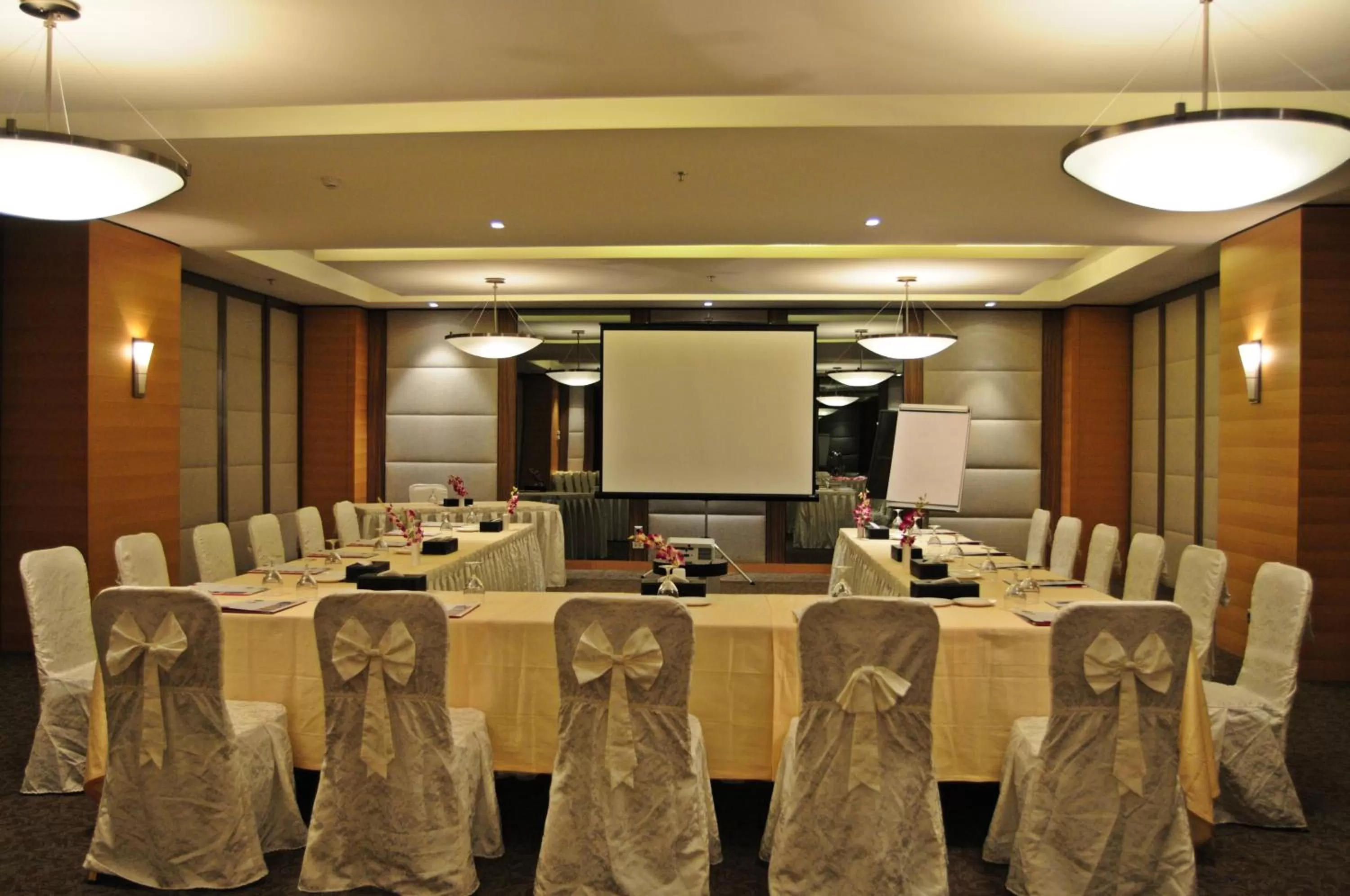 Business facilities in Executives Hotel - Olaya