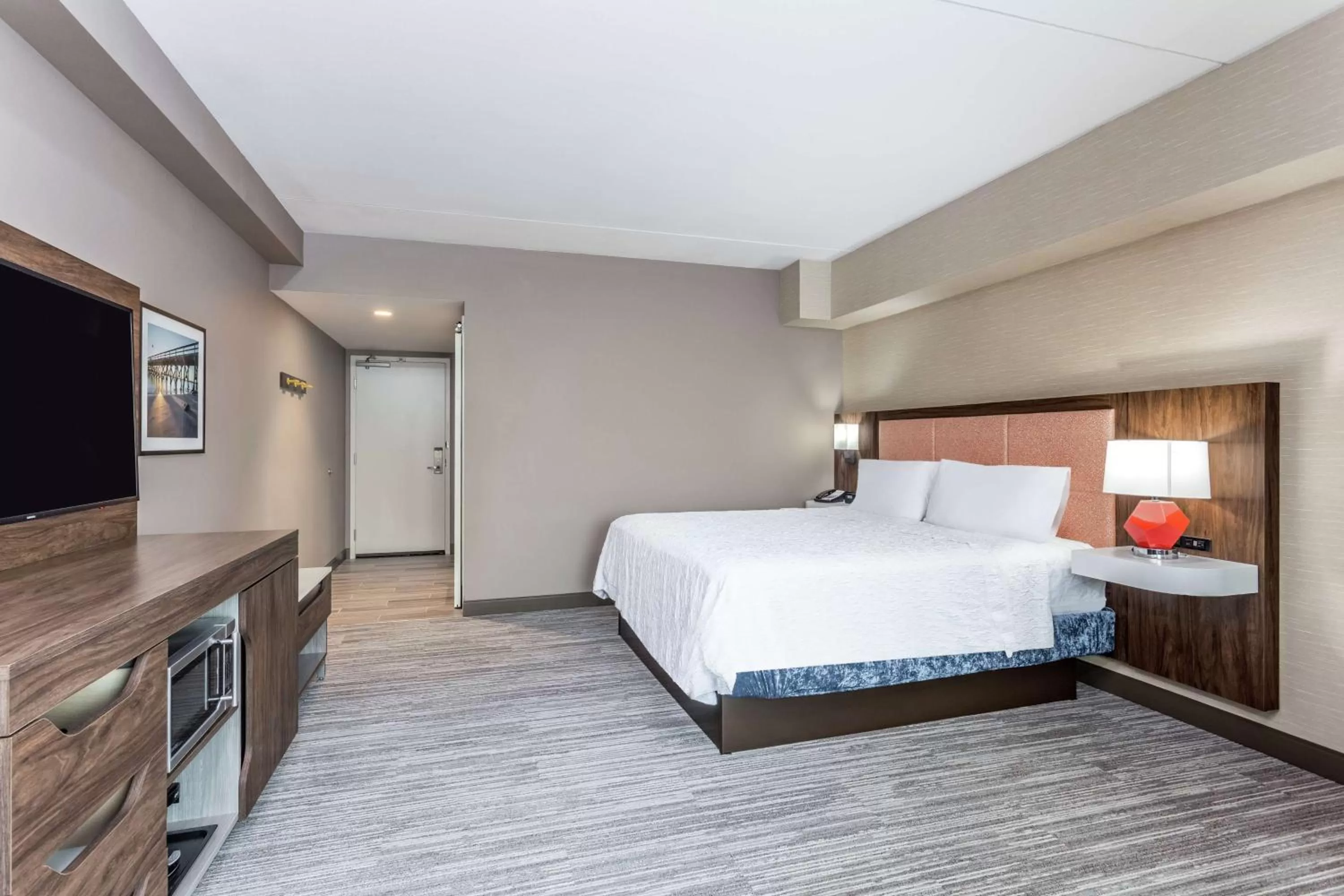 Bedroom, Bed in Hampton Inn & Suites Kittery-Portsmouth