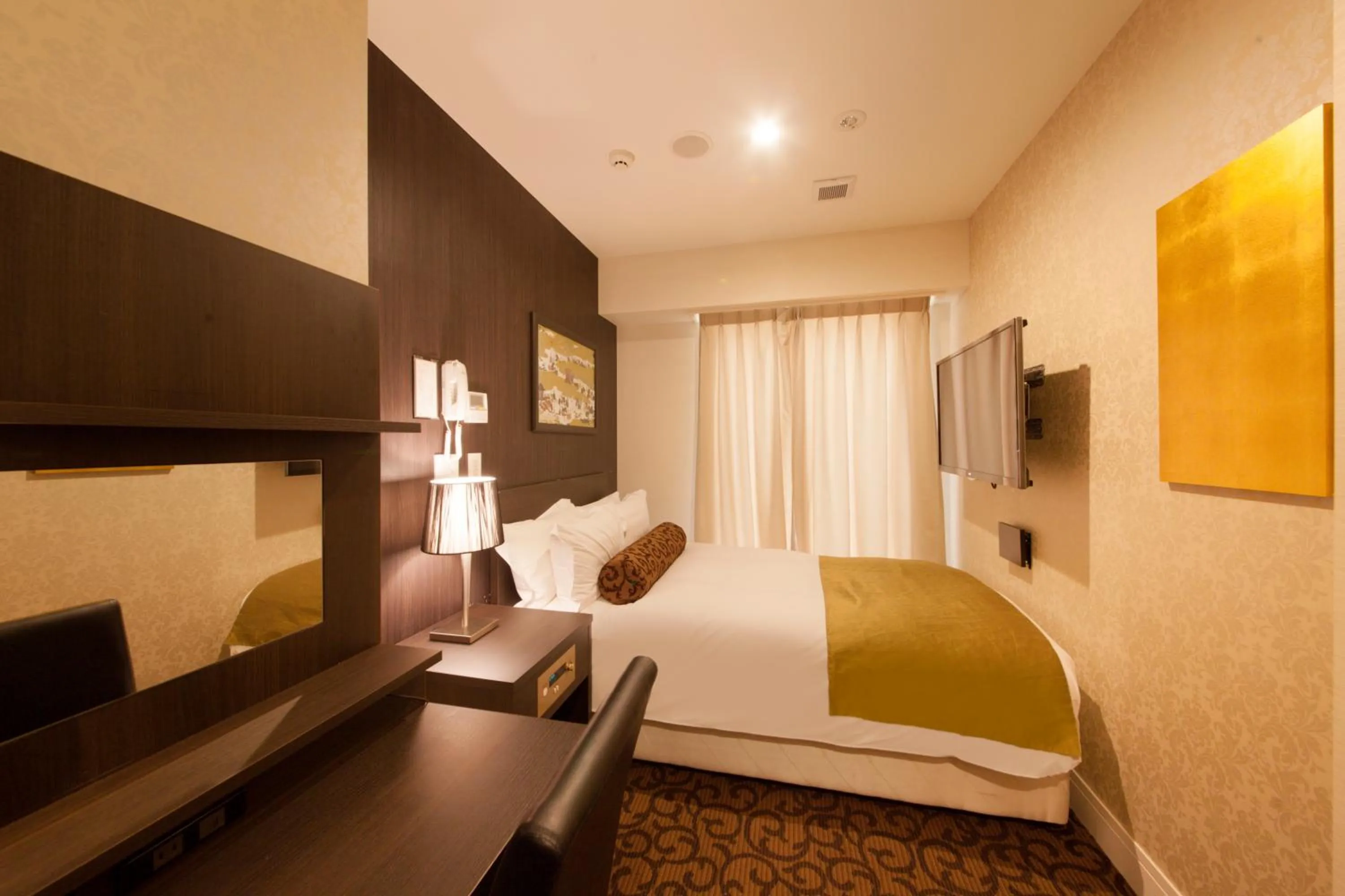 Photo of the whole room, Bed in Centurion Hotel Grand Akasakamitsuke Station