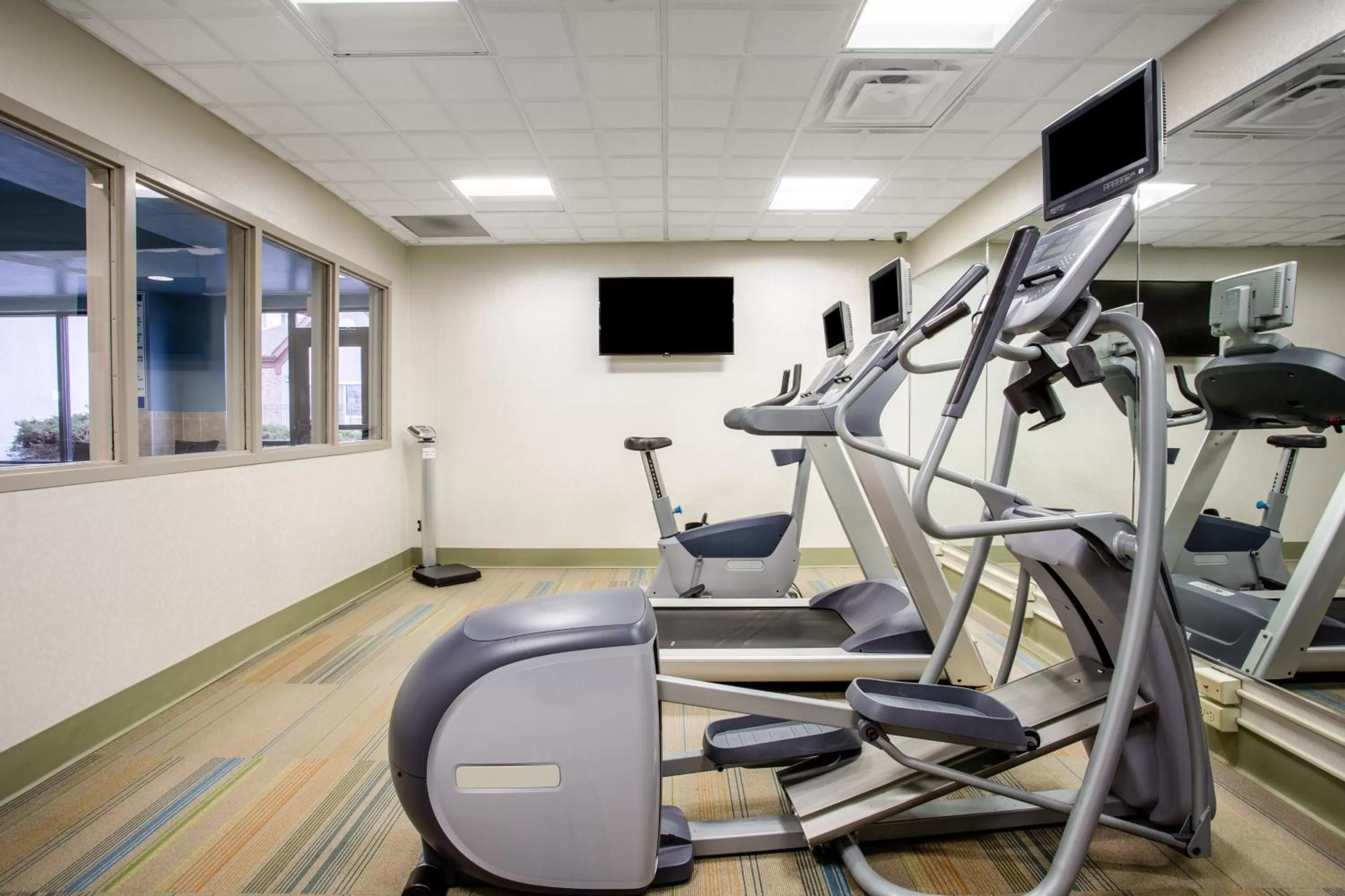 Fitness centre/facilities in Holiday Inn Express Hotel & Suites Fort Wayne by IHG