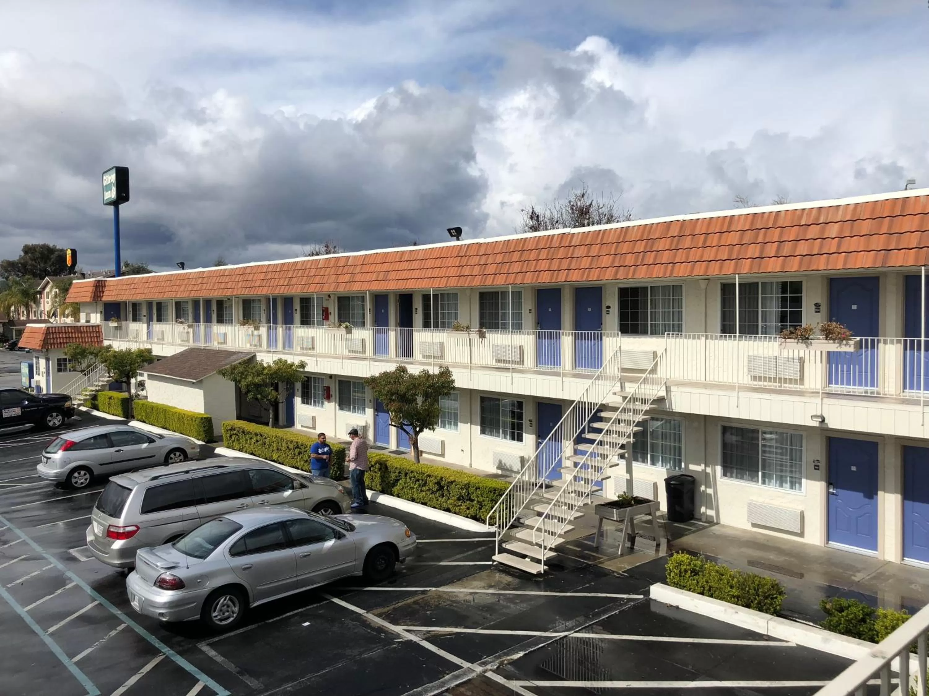 Property building in Gilroy Inn