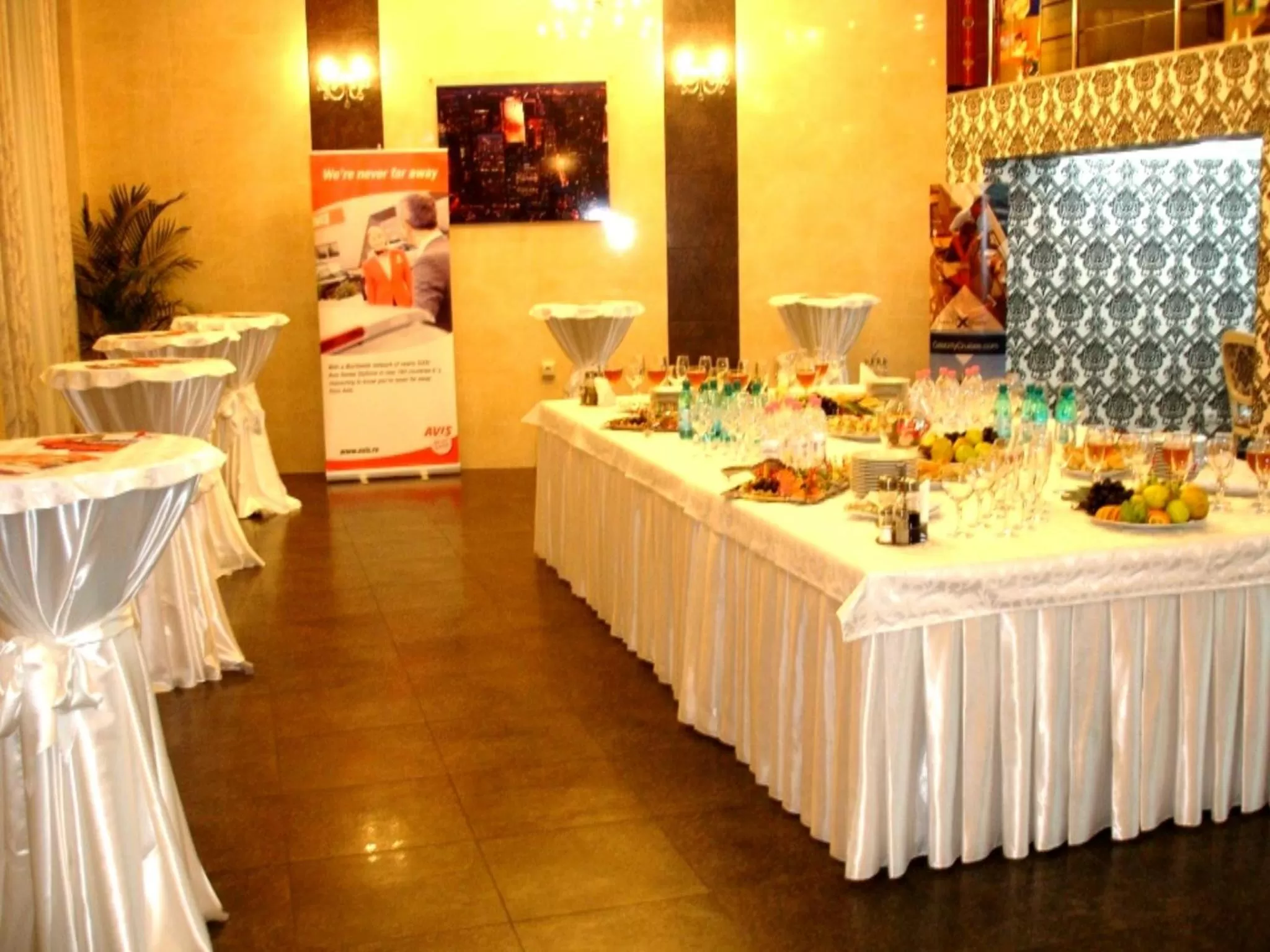 Restaurant/places to eat in Manhattan Hotel & Restaurant