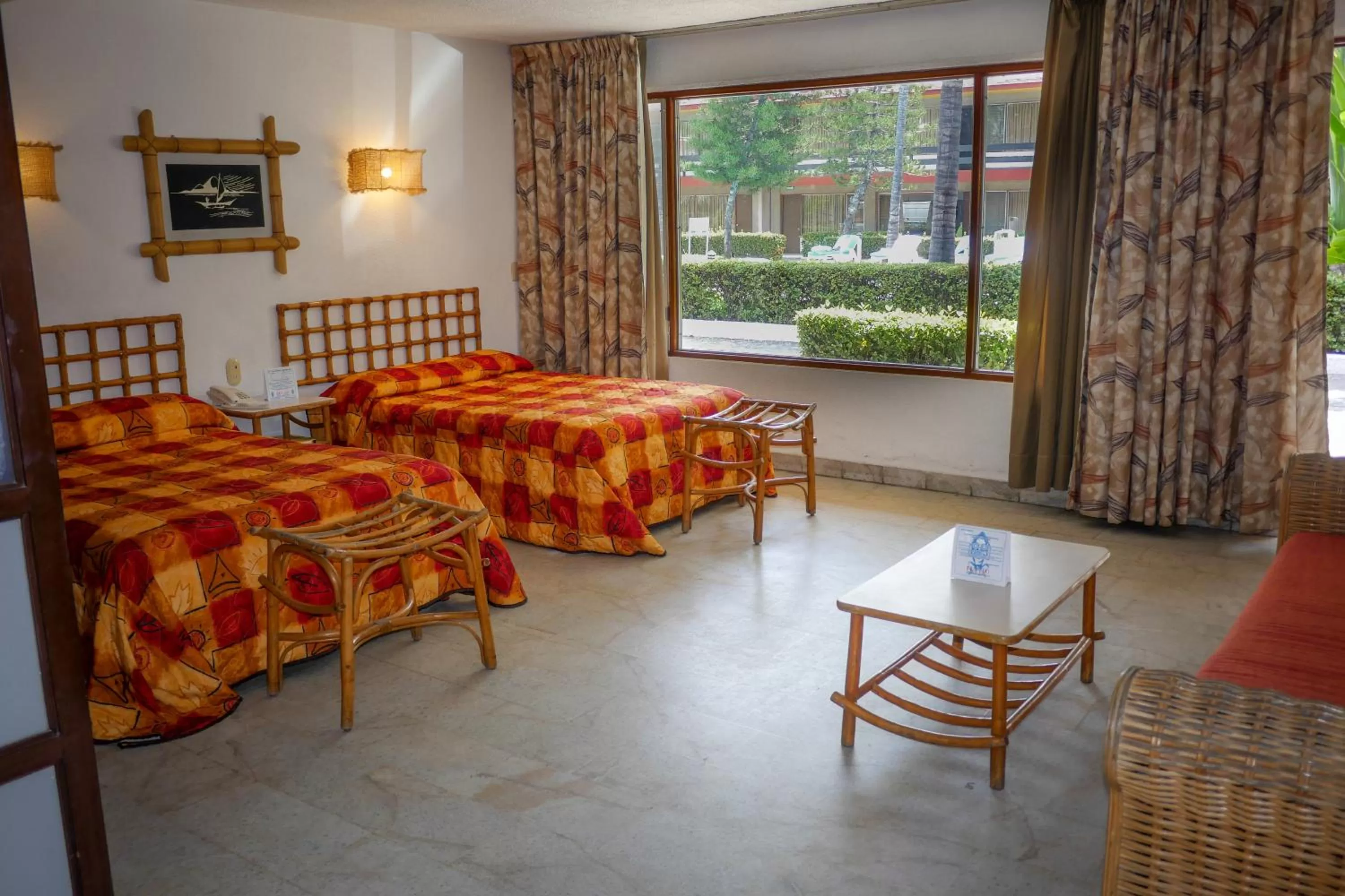 Photo of the whole room, Bed in Hotel Bali-Hai Acapulco