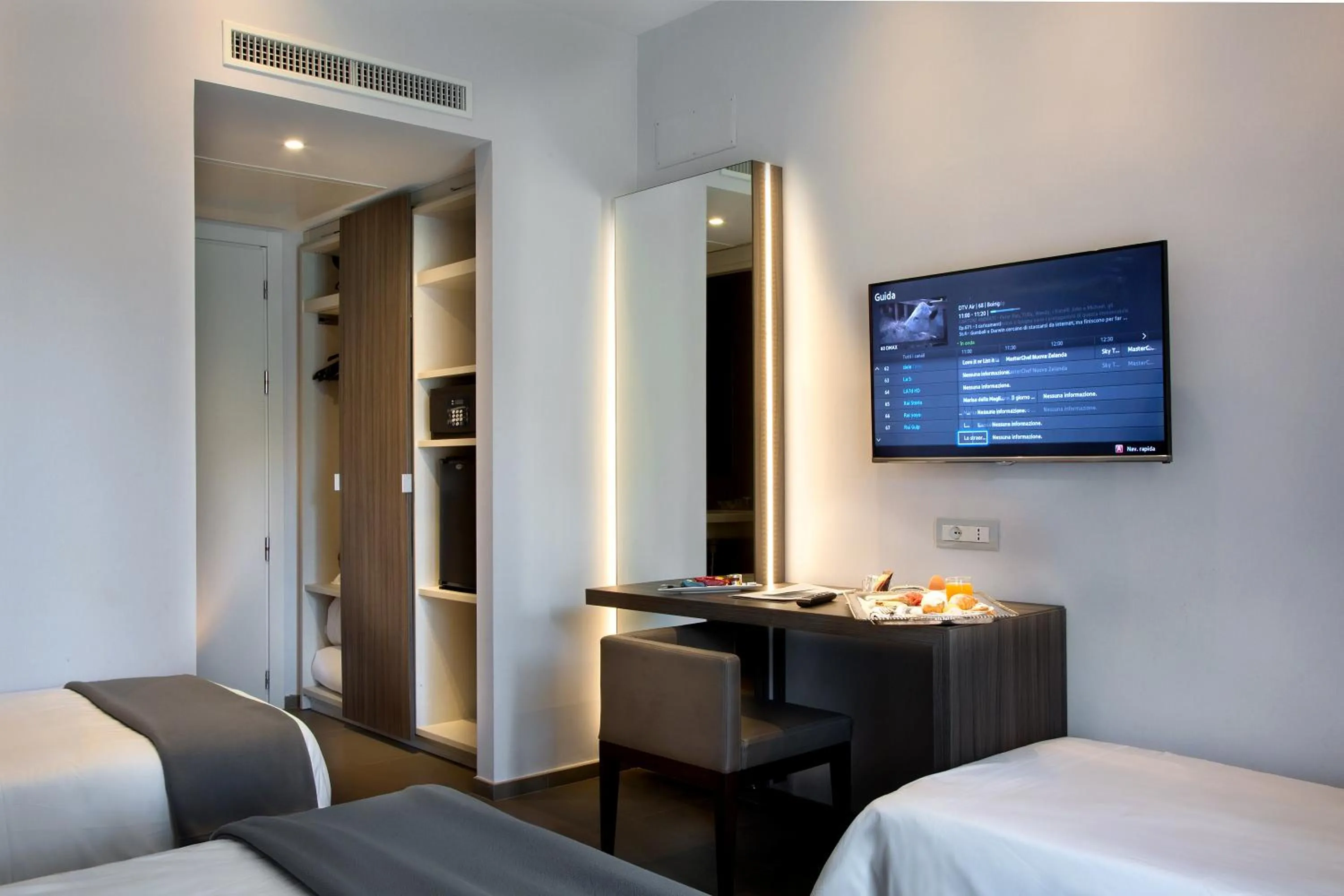 Photo of the whole room, Bed in Hotel Marad