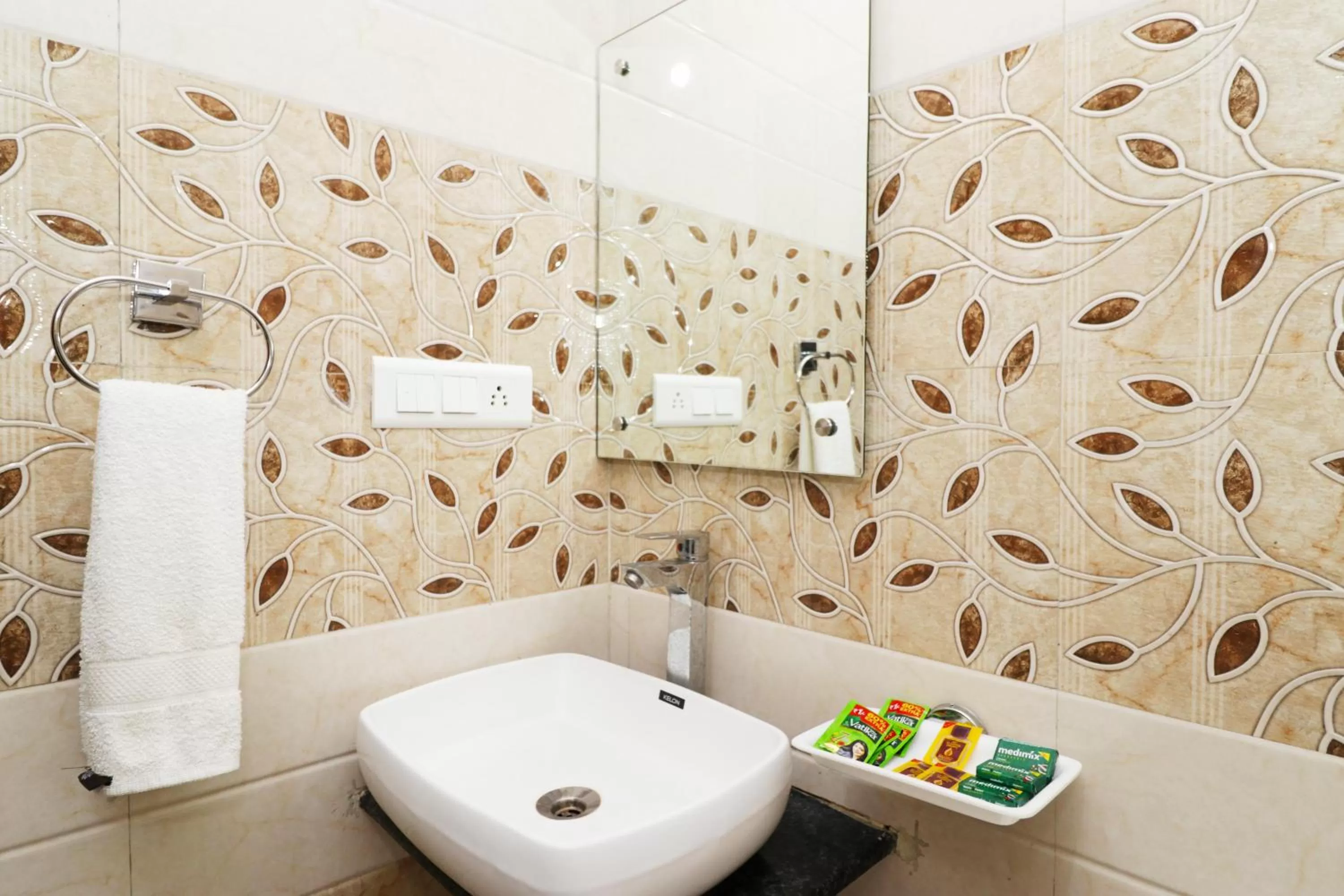 Bathroom in Airport Hotel Shivaka Inn