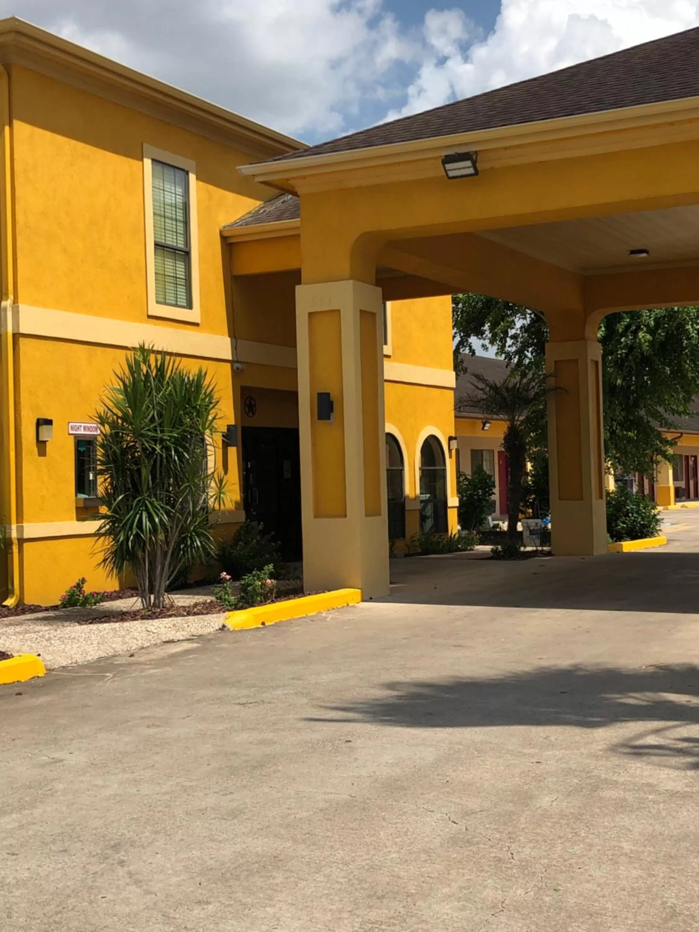 Los Fresnos Inn and Suites