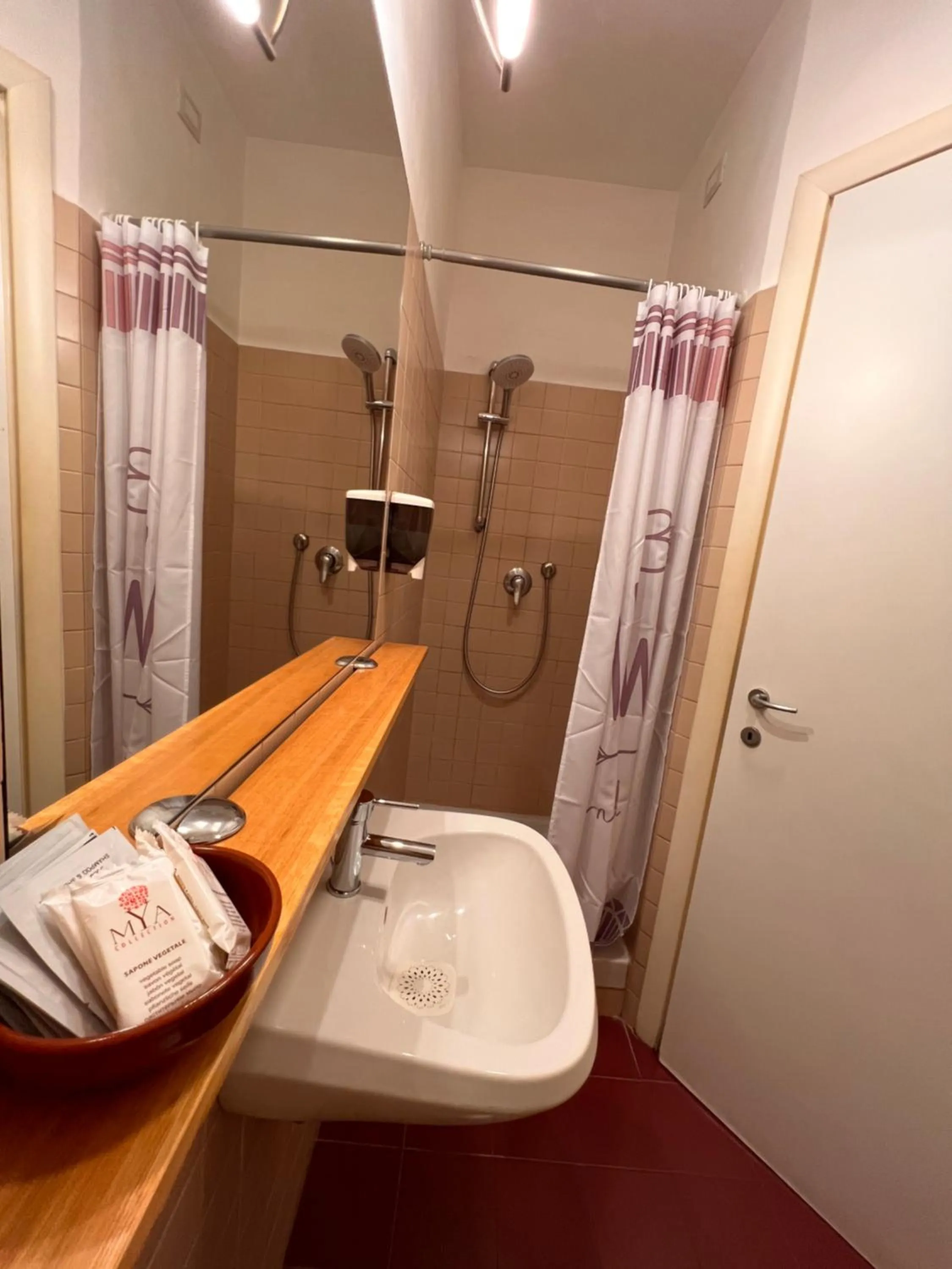 Bathroom in Booking House Rome