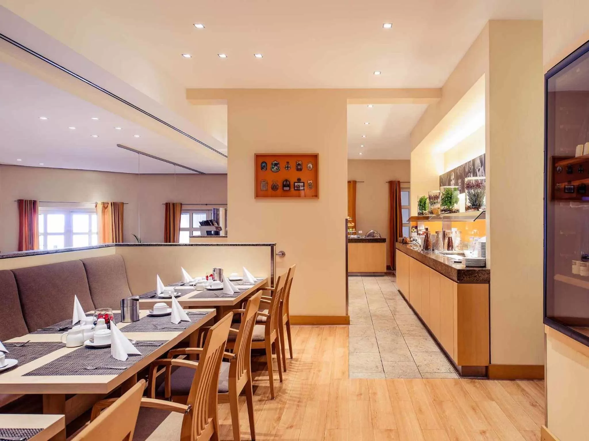 Restaurant/places to eat in Mercure Hotel Köln City Friesenstraße