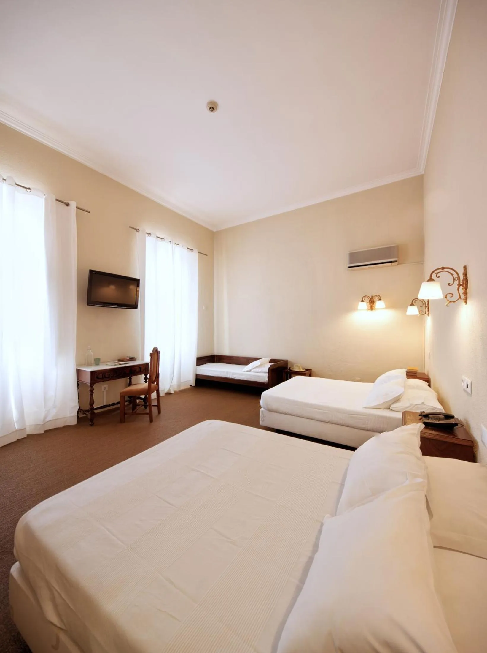 Bed in The Rex Hotel Porto