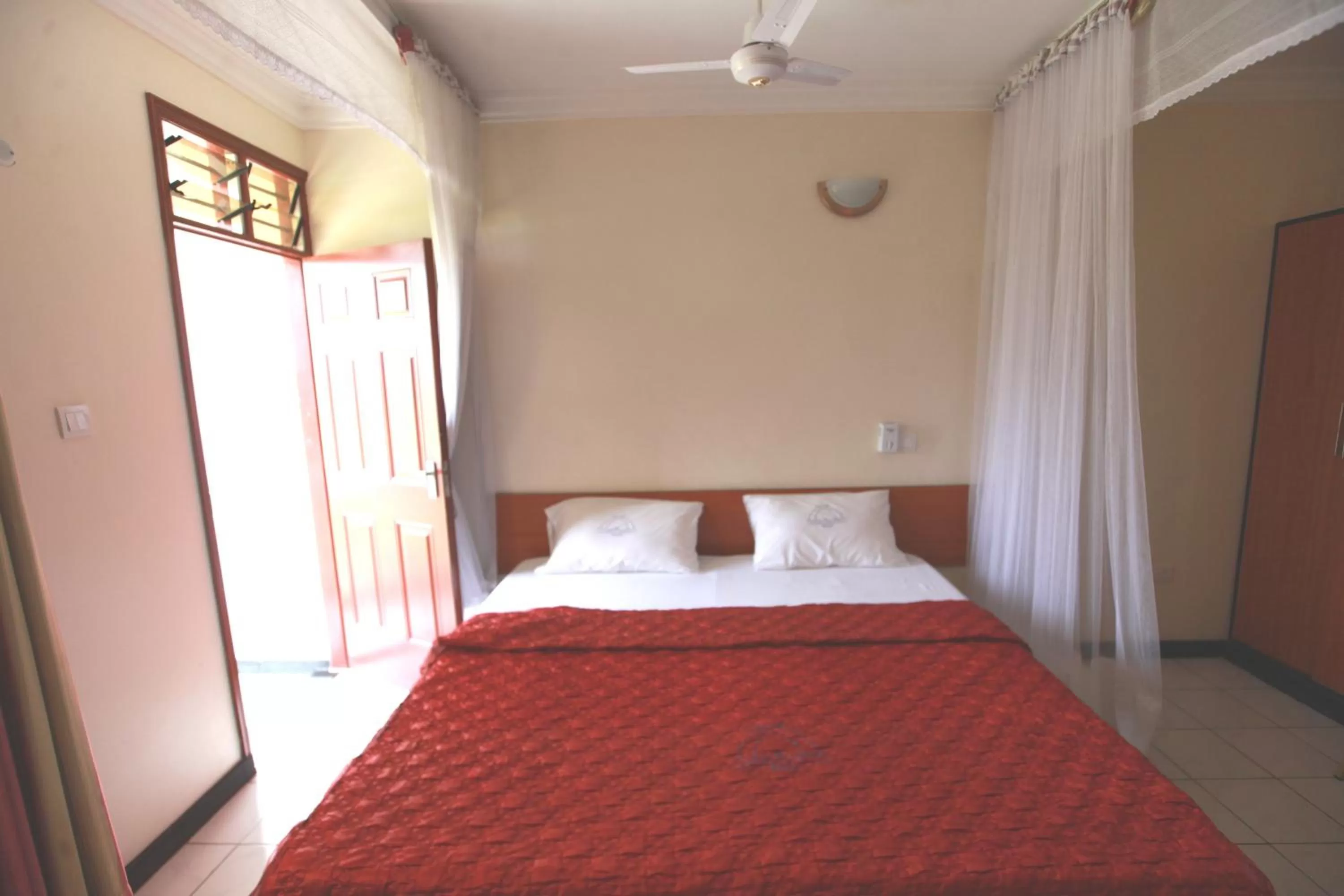 Bed in Coastgate Hotel