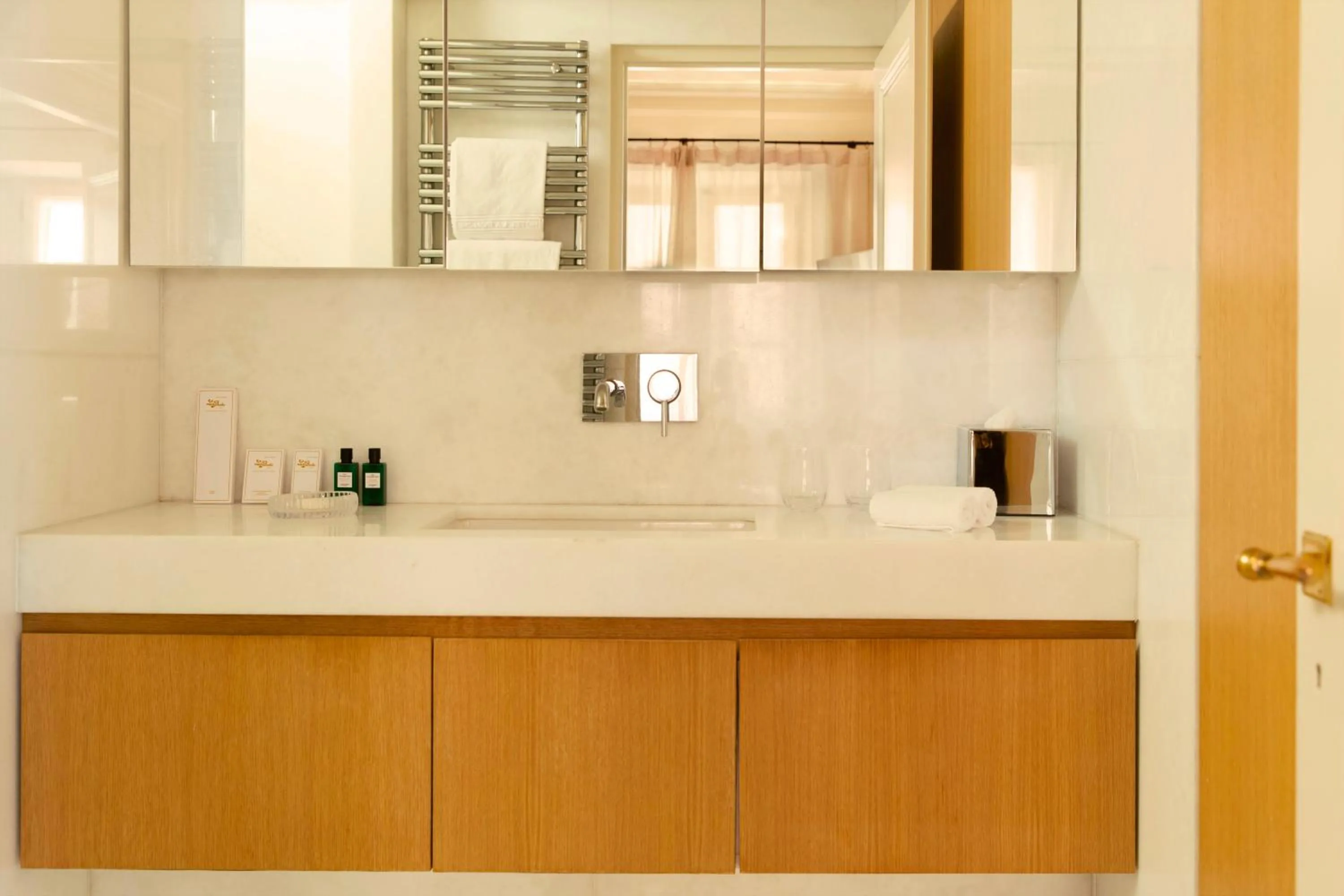 Bathroom in Hotel la Ponche