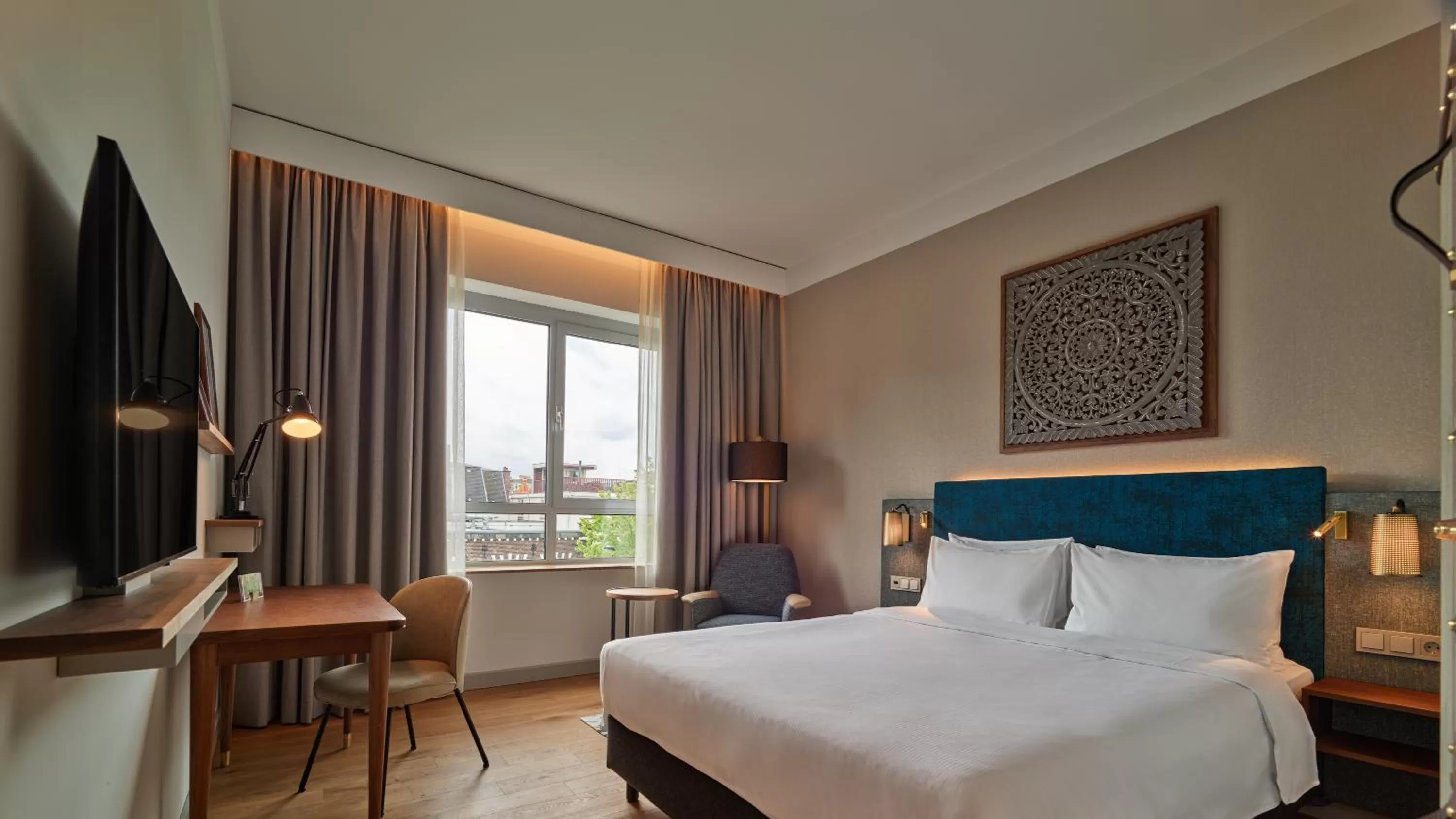 City view, Bed in voco The Hague by IHG