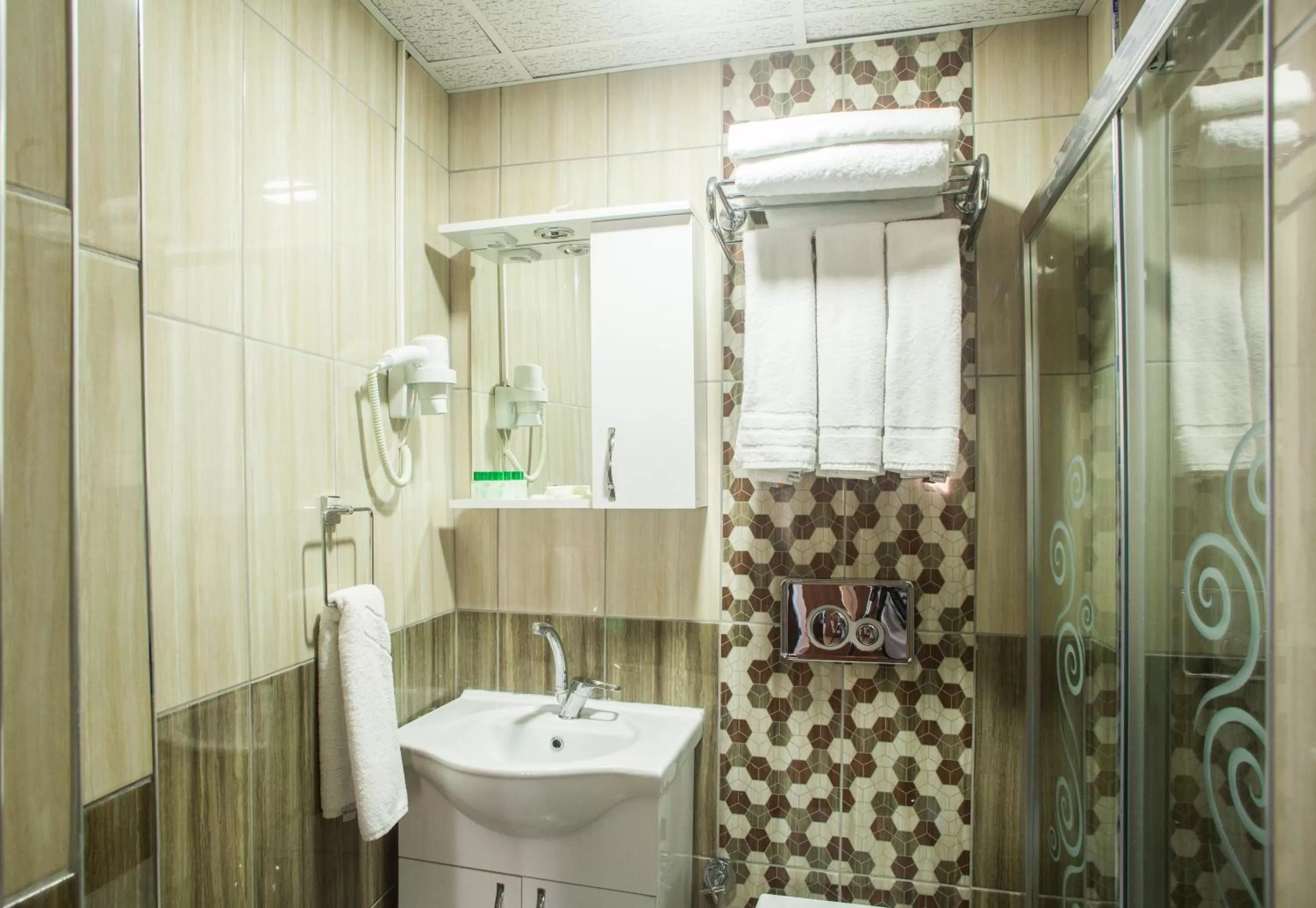 Shower in Istanbul Sirkeci Hotel