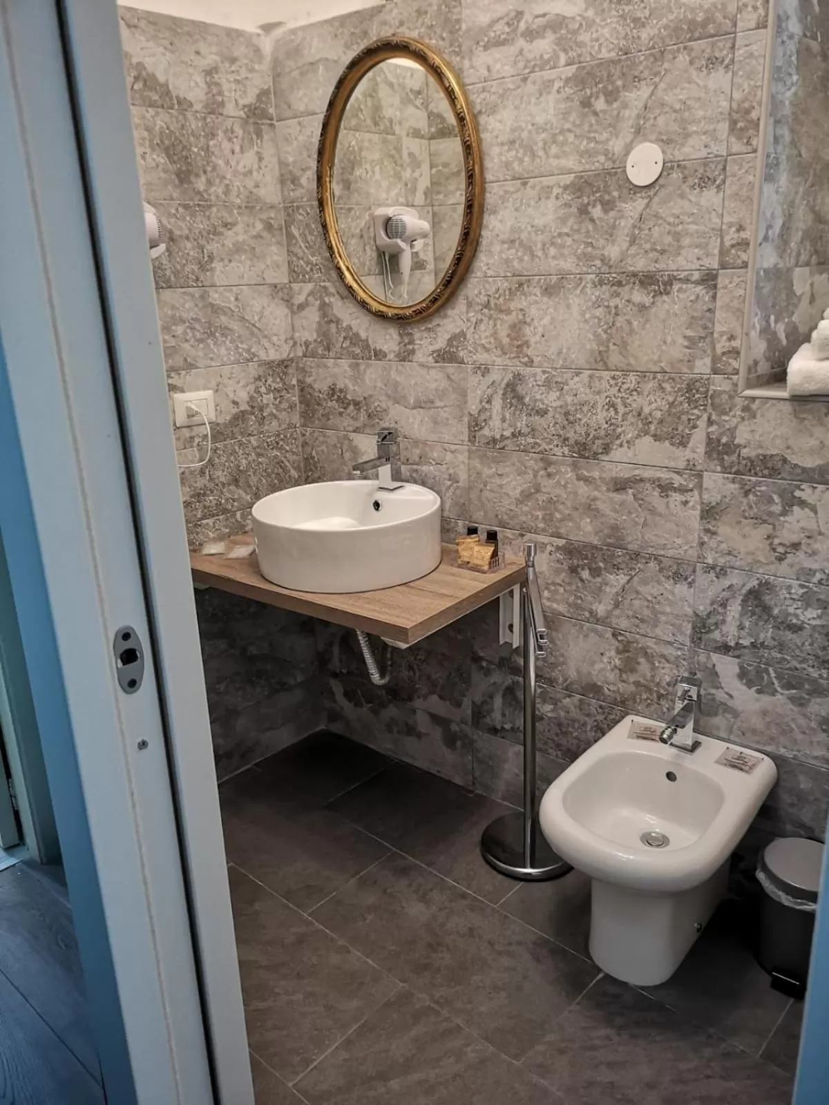 Bathroom in Hotel Sangiuliano 132 centro storico Catania